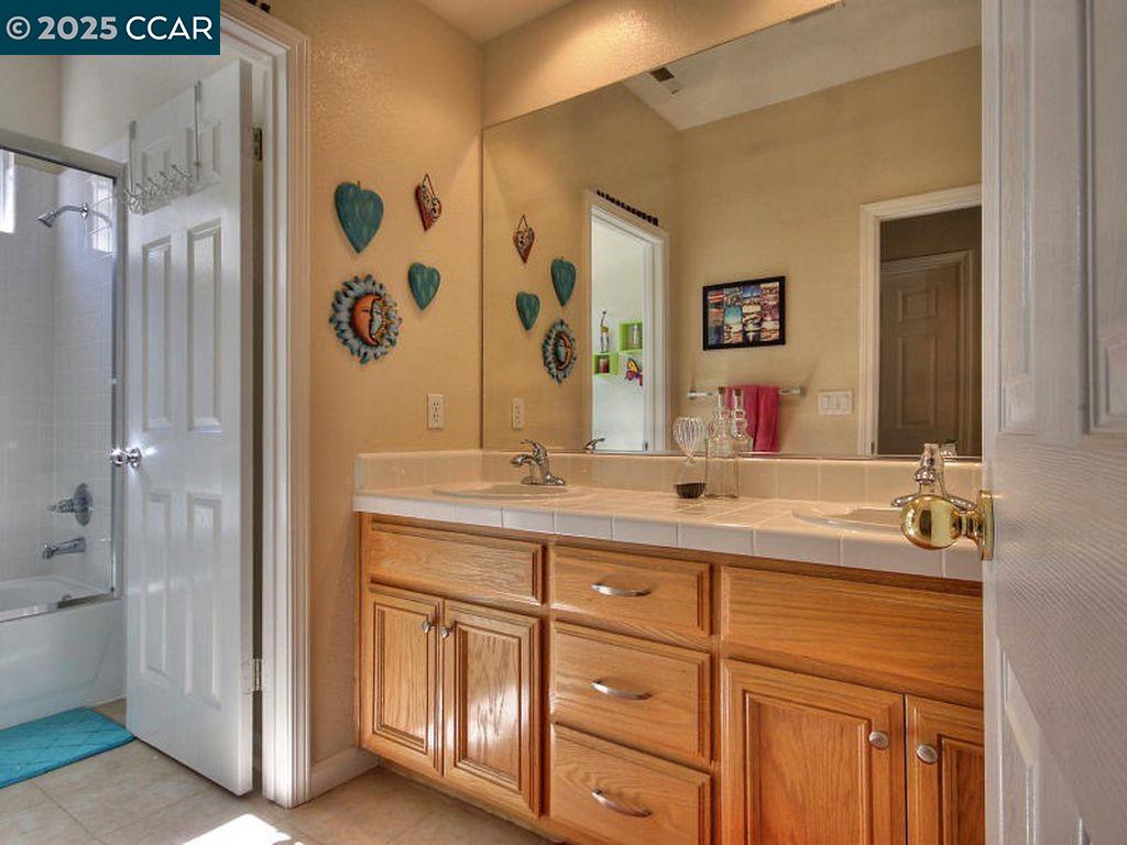 Detail Gallery Image 4 of 30 For 60 Foster Dr, San Ramon,  CA 94583 - 5 Beds | 3 Baths