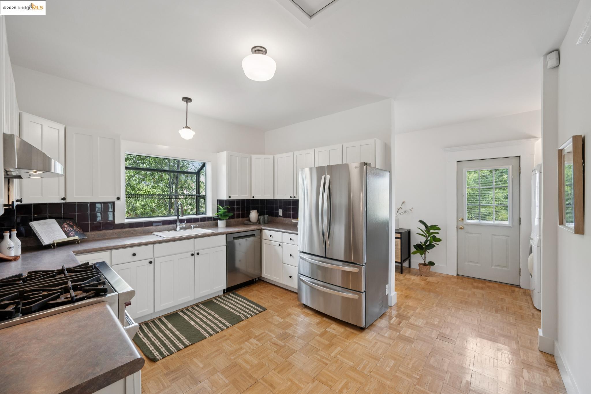 Detail Gallery Image 14 of 45 For 2114 E 30th St, Oakland,  CA 94606 - 3 Beds | 2 Baths