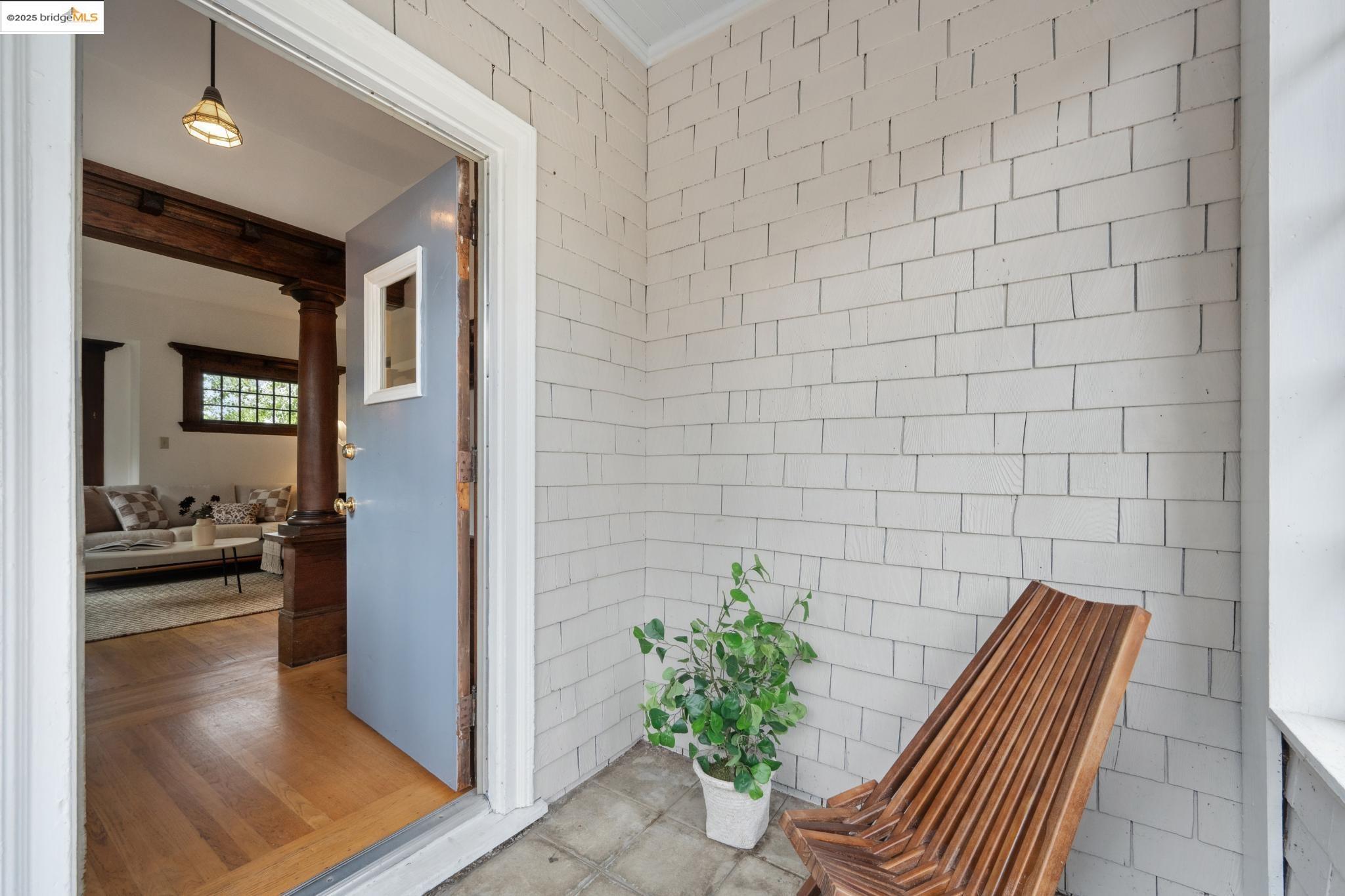 Detail Gallery Image 3 of 45 For 2114 E 30th St, Oakland,  CA 94606 - 3 Beds | 2 Baths
