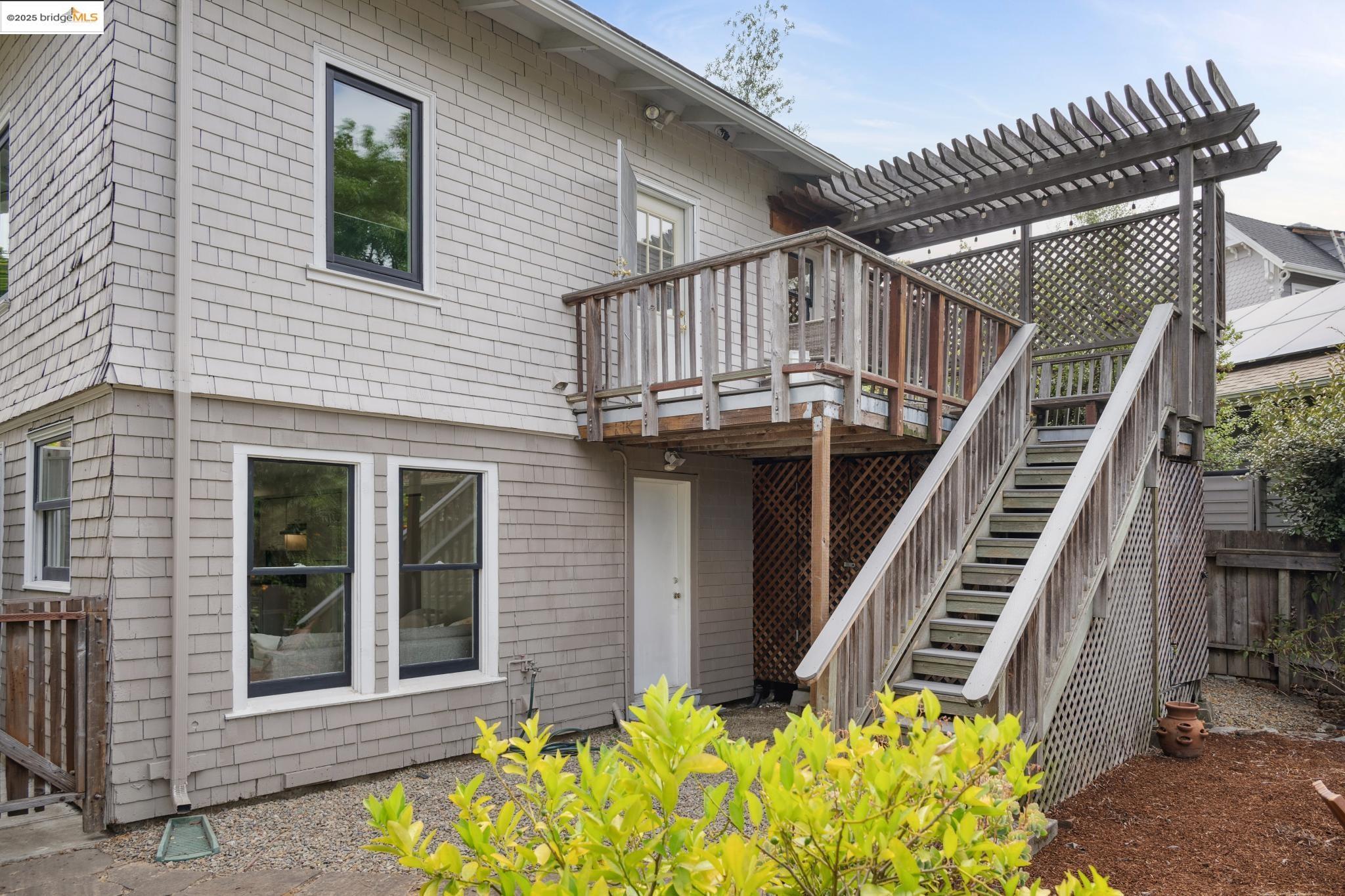 Detail Gallery Image 27 of 45 For 2114 E 30th St, Oakland,  CA 94606 - 3 Beds | 2 Baths