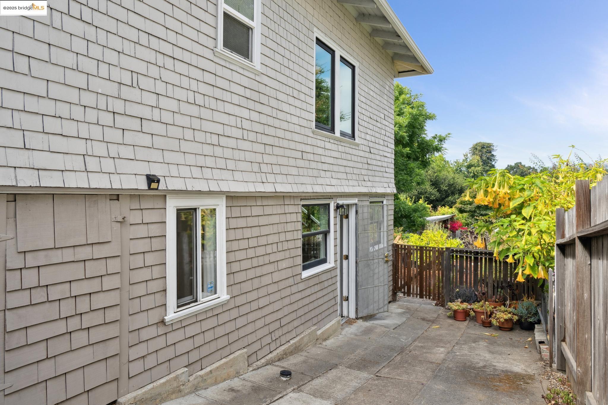 Detail Gallery Image 29 of 45 For 2114 E 30th St, Oakland,  CA 94606 - 3 Beds | 2 Baths