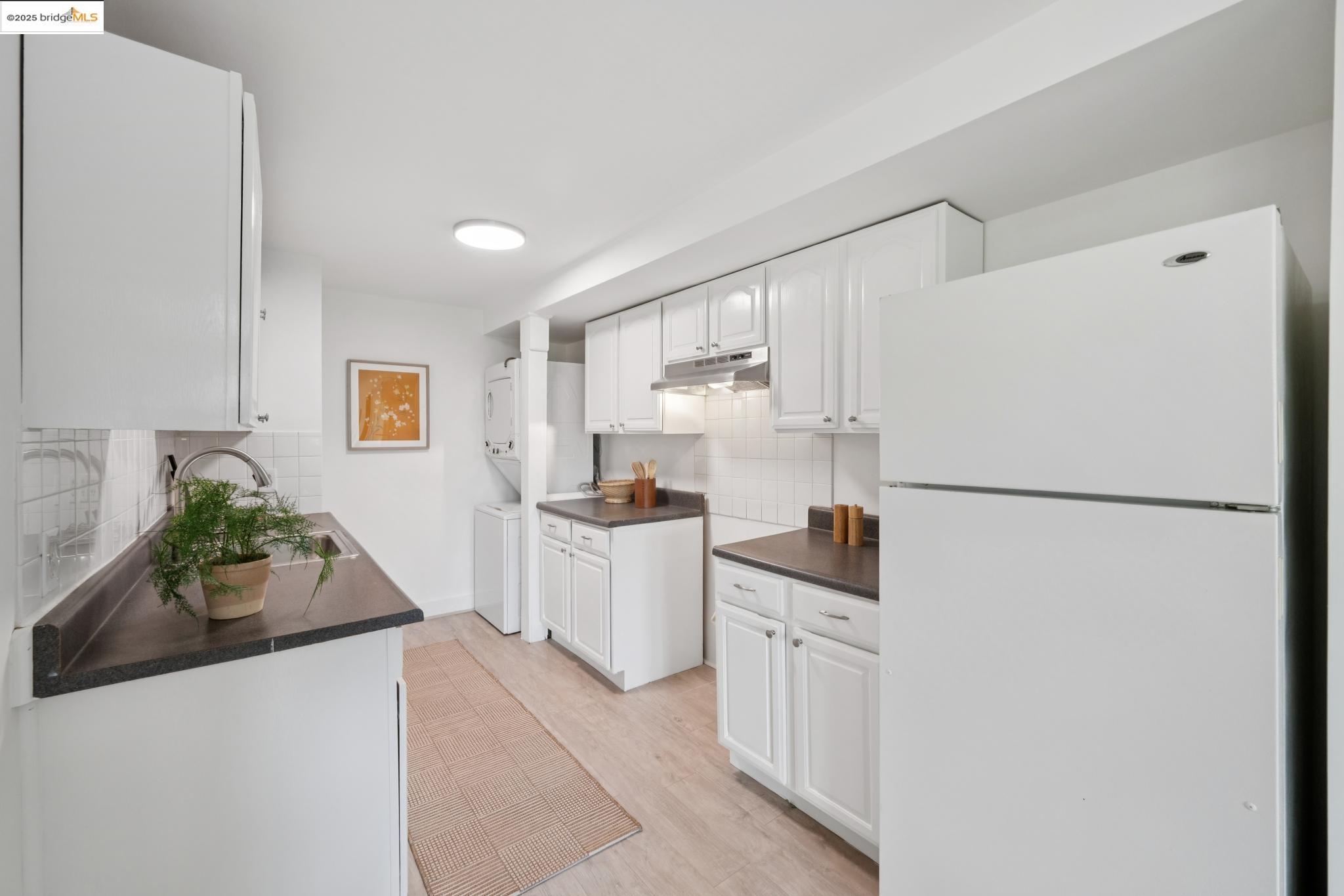 Detail Gallery Image 34 of 45 For 2114 E 30th St, Oakland,  CA 94606 - 3 Beds | 2 Baths