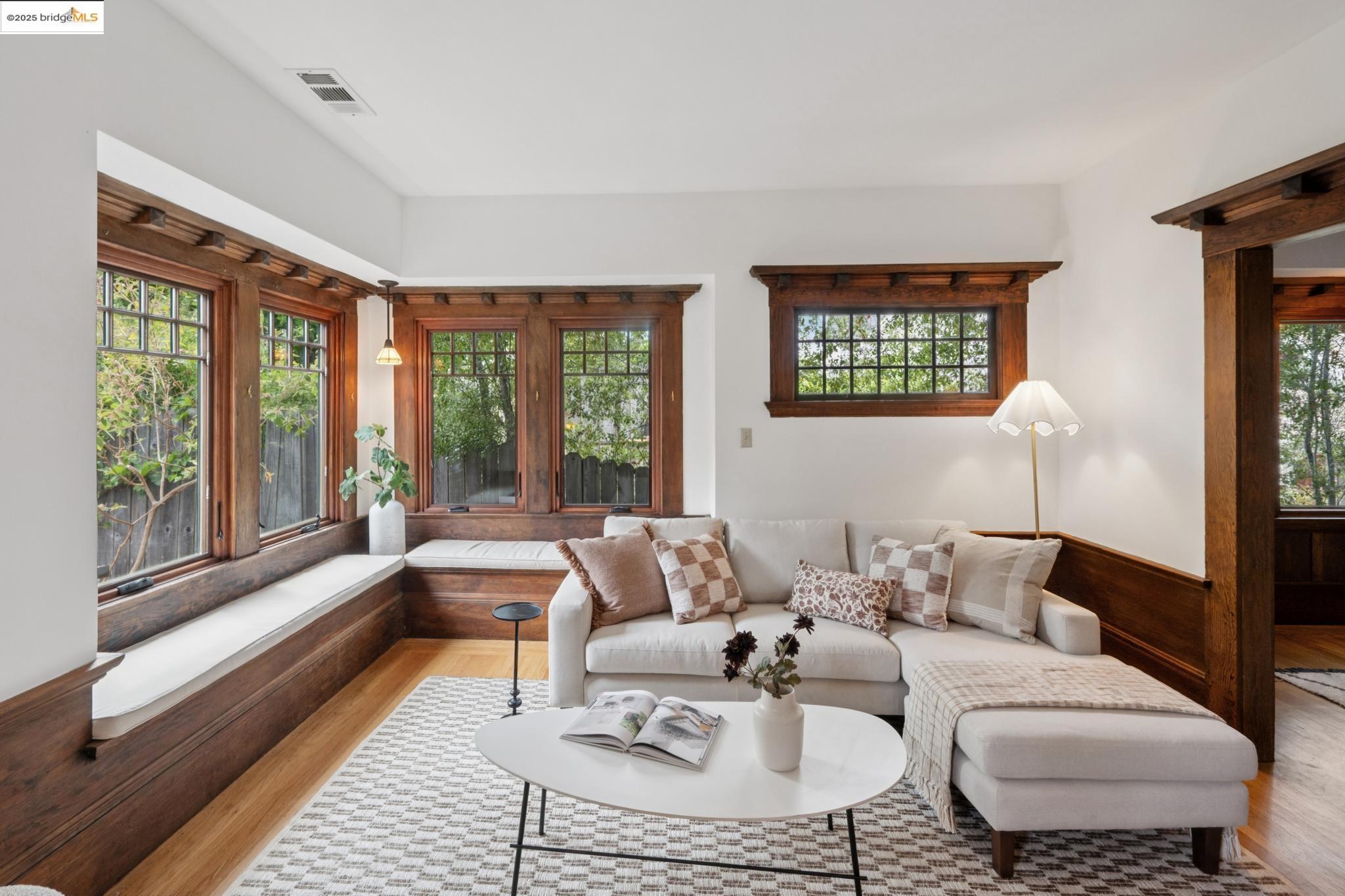 Detail Gallery Image 6 of 45 For 2114 E 30th St, Oakland,  CA 94606 - 3 Beds | 2 Baths