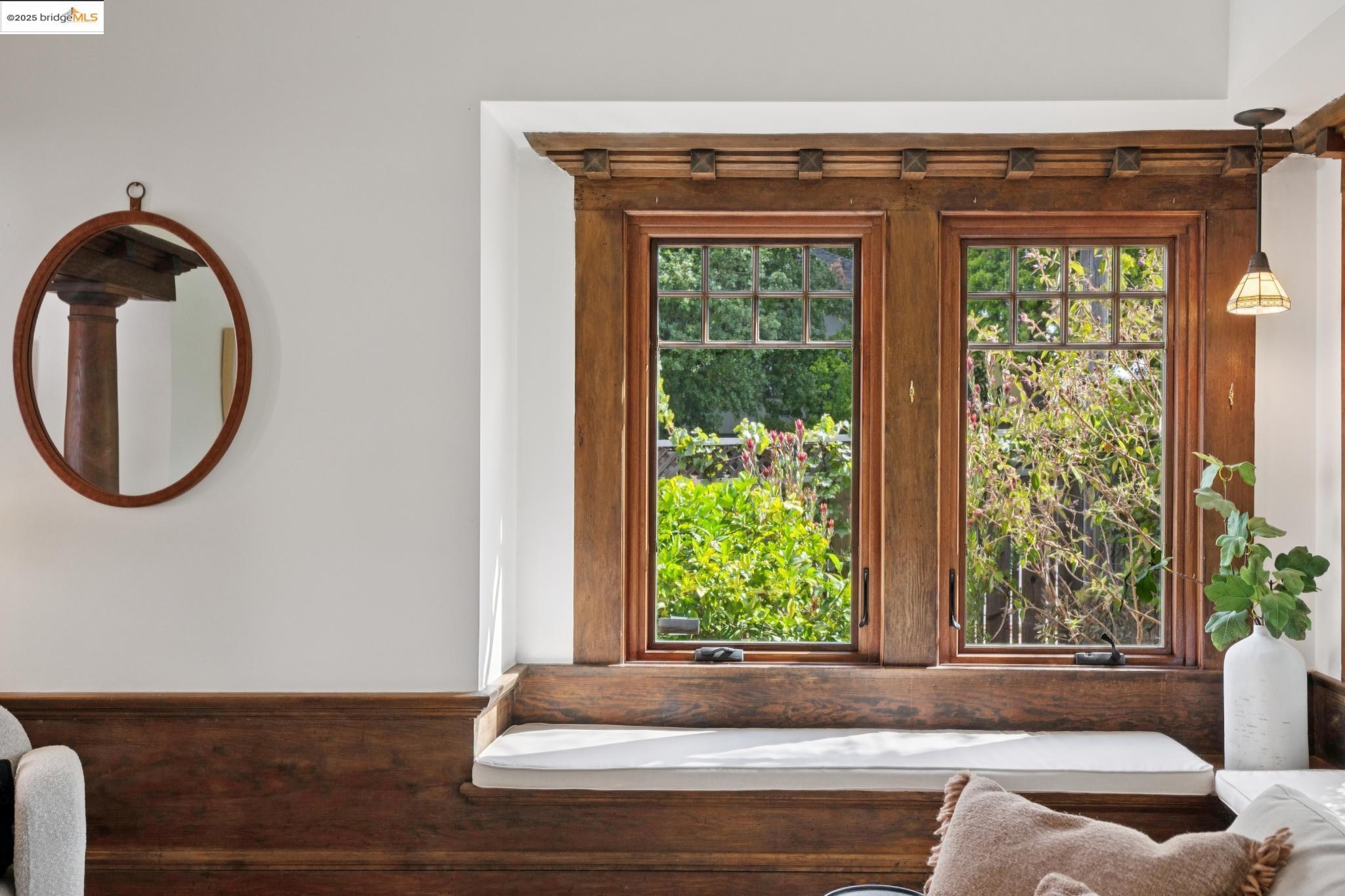 Detail Gallery Image 8 of 45 For 2114 E 30th St, Oakland,  CA 94606 - 3 Beds | 2 Baths
