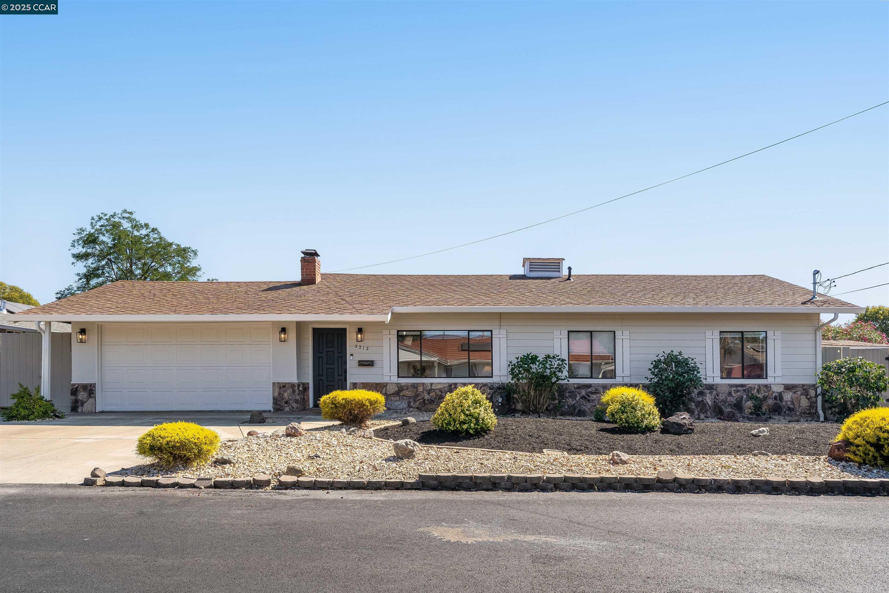 Detail Gallery Image 1 of 22 For 3212 Oxford Pl, Concord,  CA 94518 - 3 Beds | 2 Baths