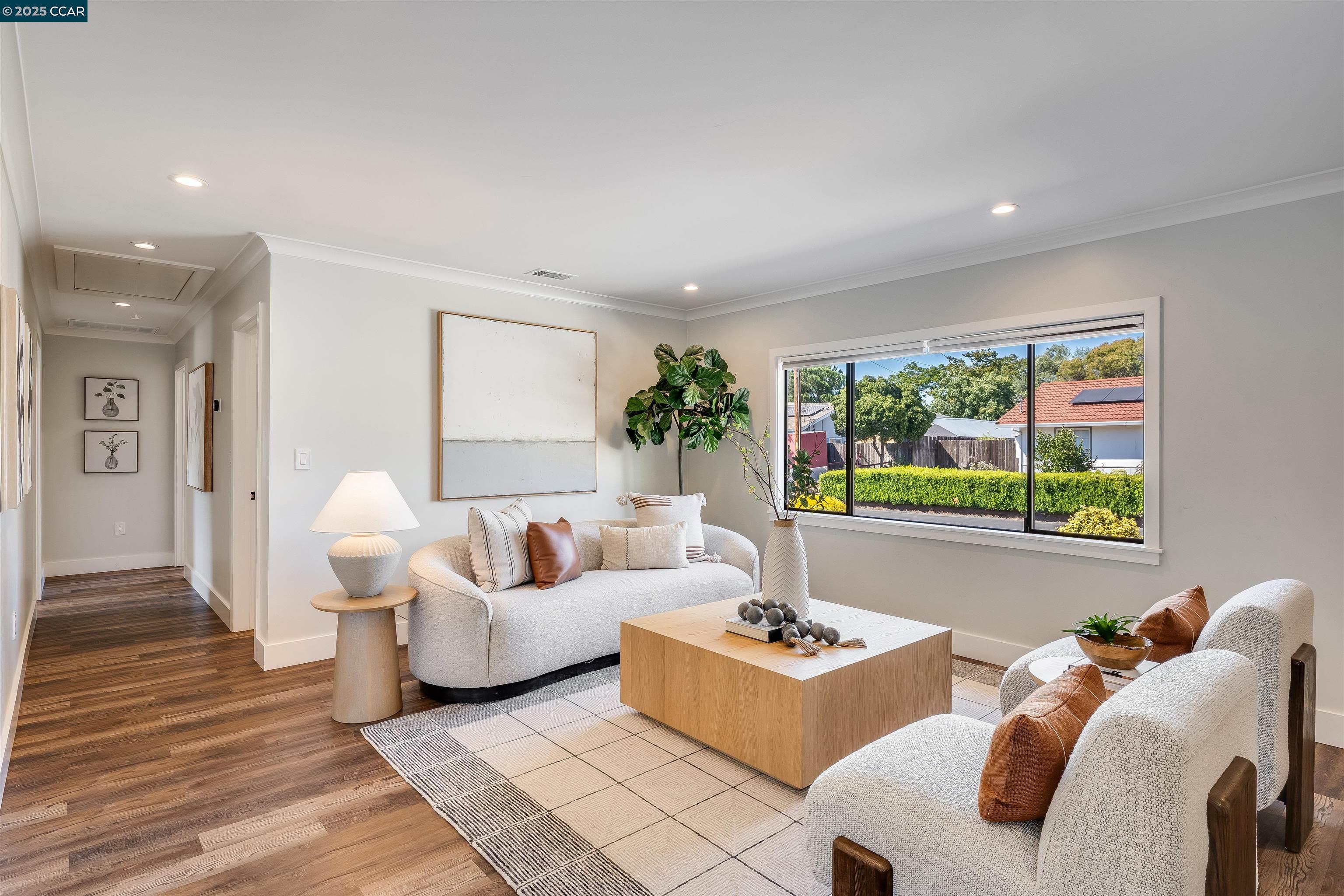 Detail Gallery Image 4 of 22 For 3212 Oxford Pl, Concord,  CA 94518 - 3 Beds | 2 Baths