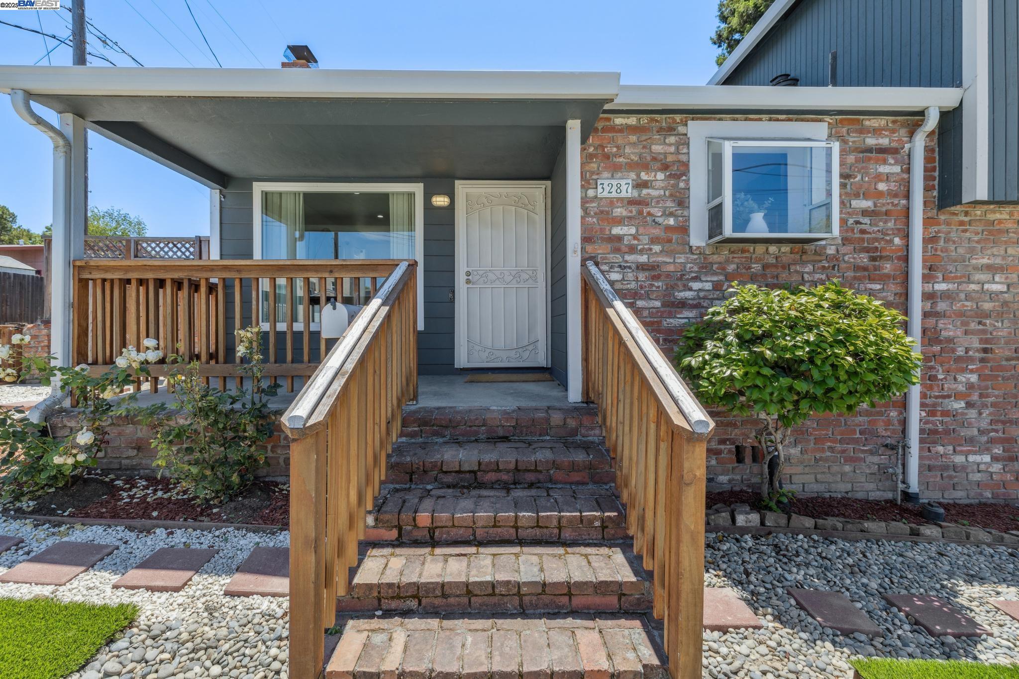 Detail Gallery Image 3 of 50 For 3287 Kelly St, Hayward,  CA 94541 - 4 Beds | 2 Baths