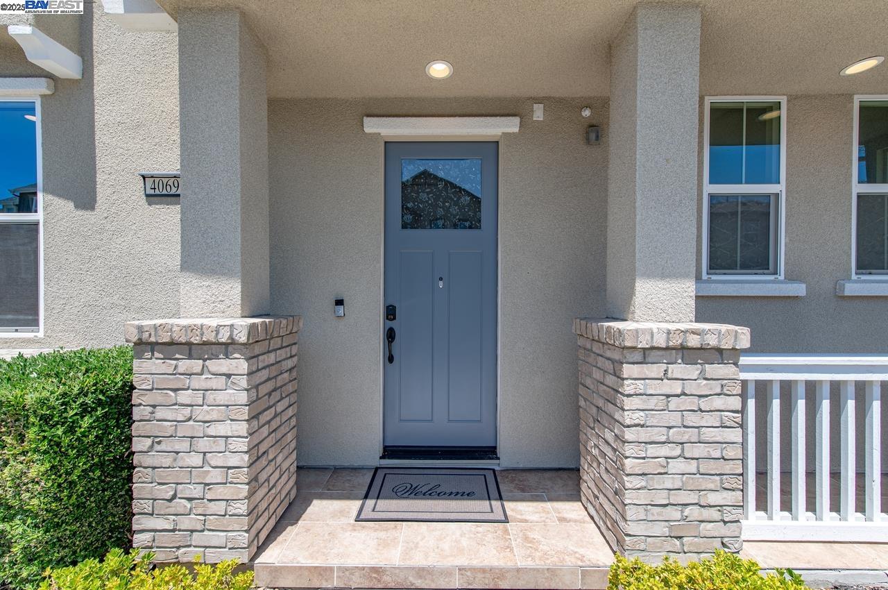 Detail Gallery Image 2 of 41 For 4069 Chalk Hill Way, Dublin,  CA 94568 - 3 Beds | 2/1 Baths