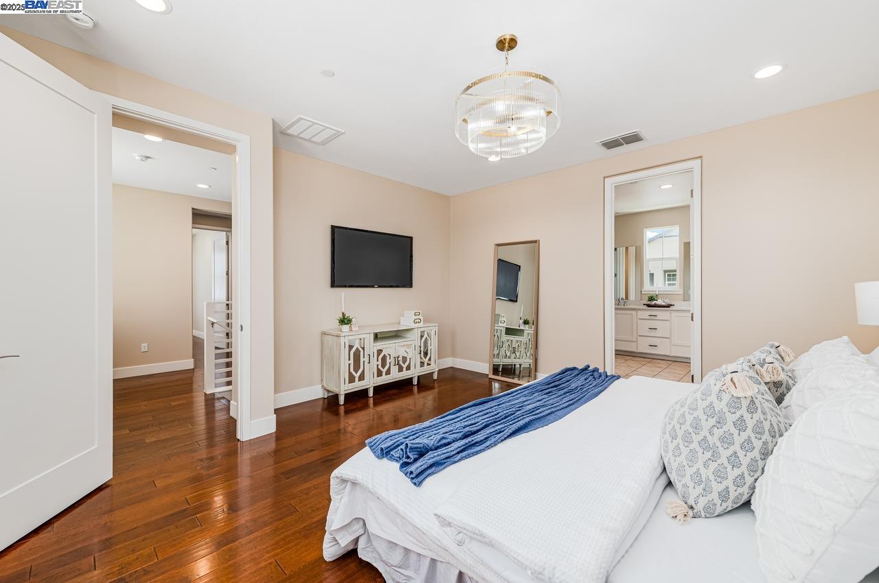Detail Gallery Image 15 of 41 For 4069 Chalk Hill Way, Dublin,  CA 94568 - 3 Beds | 2/1 Baths