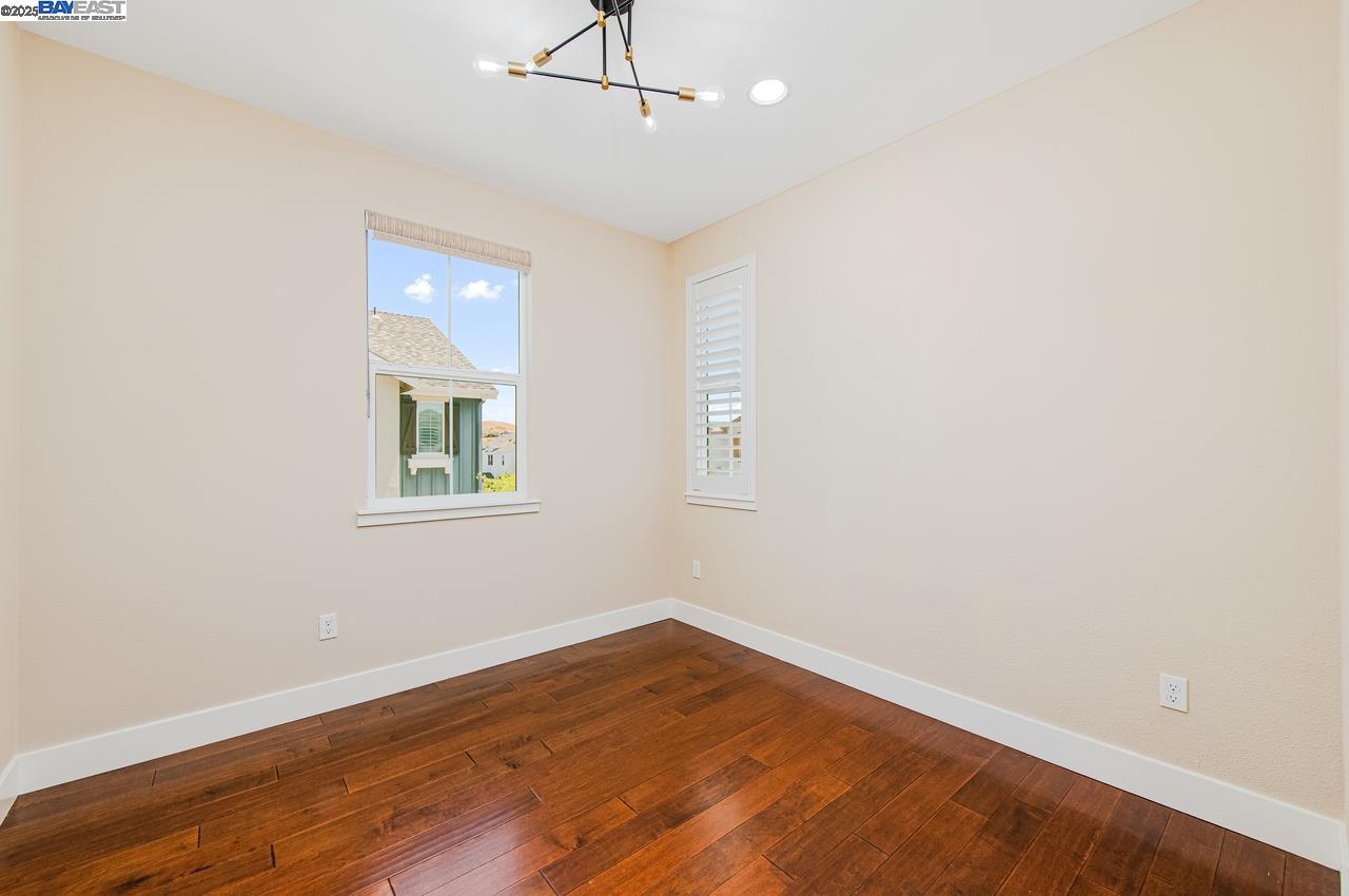 Detail Gallery Image 24 of 41 For 4069 Chalk Hill Way, Dublin,  CA 94568 - 3 Beds | 2/1 Baths