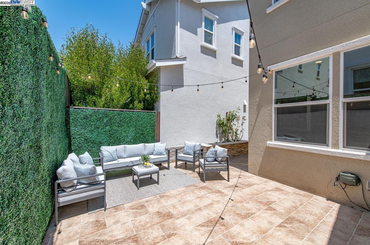Detail Gallery Image 27 of 41 For 4069 Chalk Hill Way, Dublin,  CA 94568 - 3 Beds | 2/1 Baths
