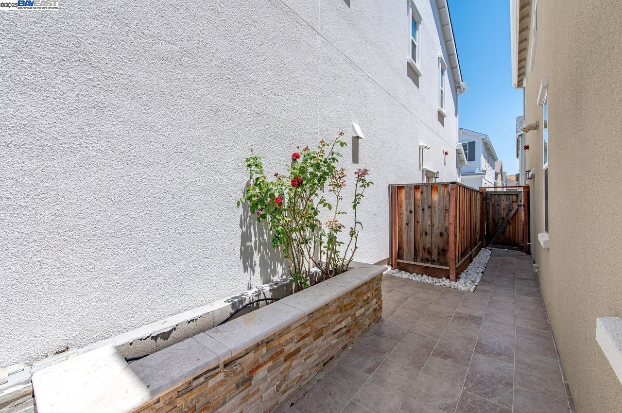 Detail Gallery Image 28 of 41 For 4069 Chalk Hill Way, Dublin,  CA 94568 - 3 Beds | 2/1 Baths