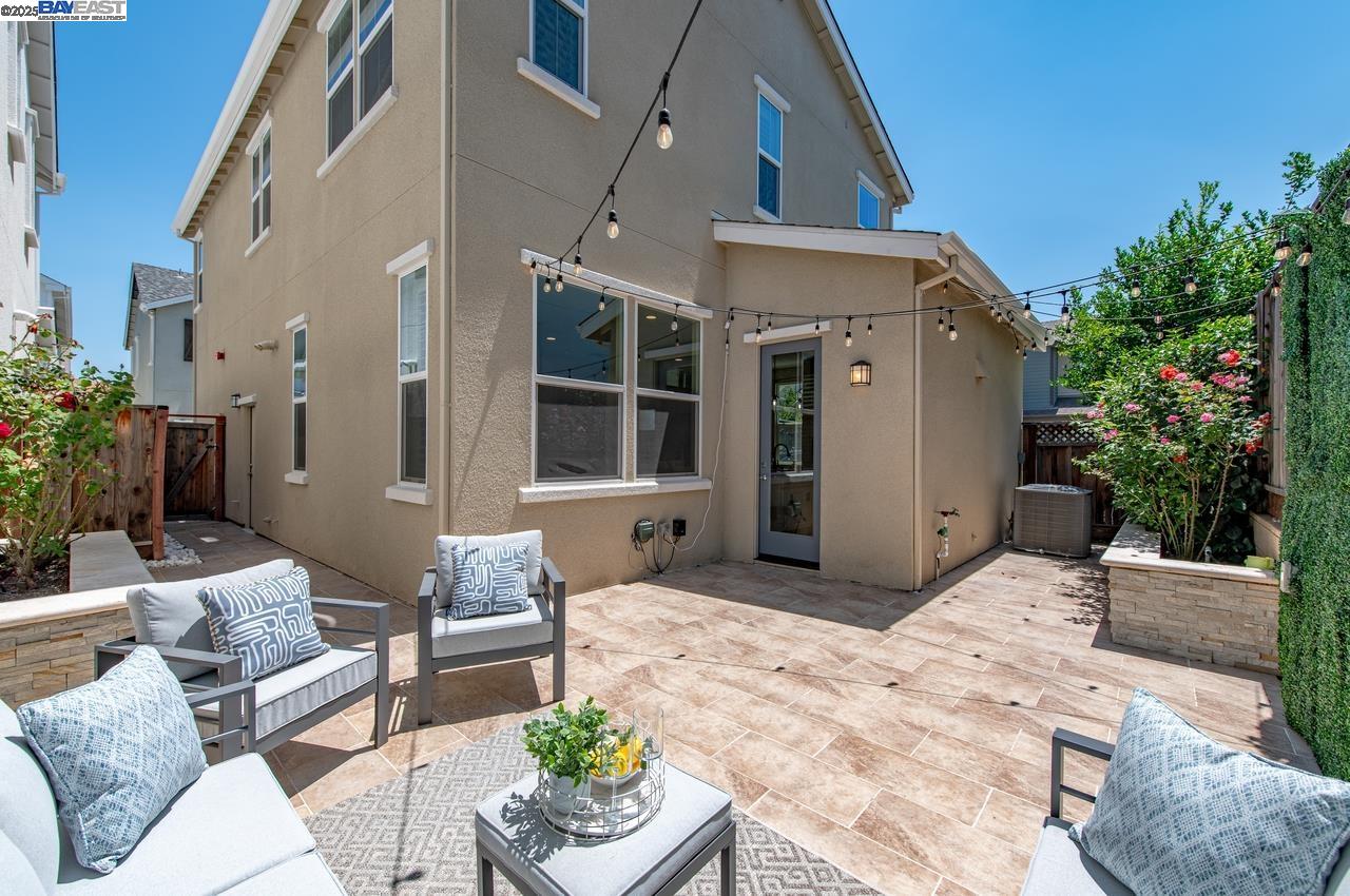 Detail Gallery Image 29 of 41 For 4069 Chalk Hill Way, Dublin,  CA 94568 - 3 Beds | 2/1 Baths