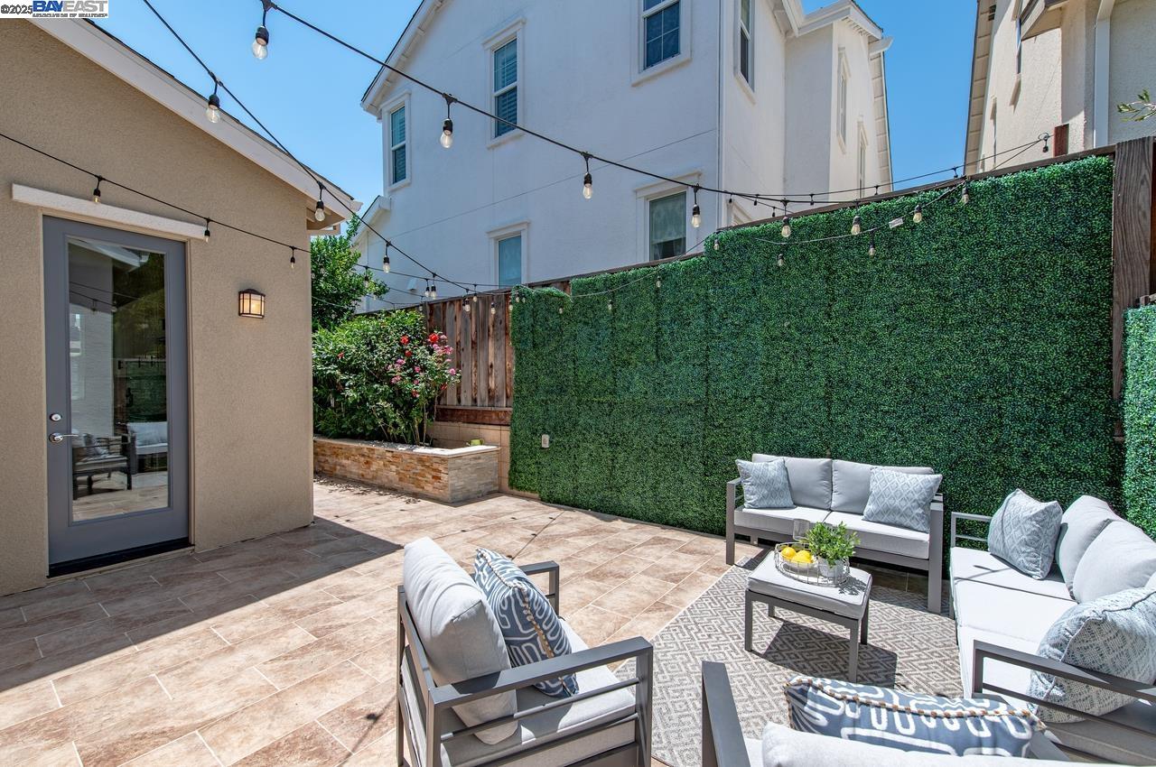 Detail Gallery Image 30 of 41 For 4069 Chalk Hill Way, Dublin,  CA 94568 - 3 Beds | 2/1 Baths