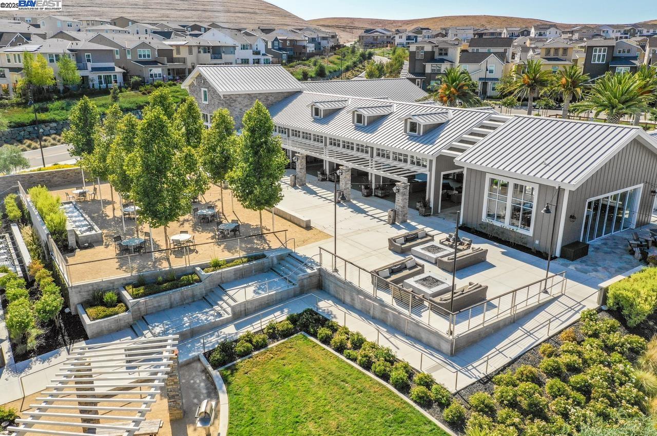 Detail Gallery Image 39 of 41 For 4069 Chalk Hill Way, Dublin,  CA 94568 - 3 Beds | 2/1 Baths