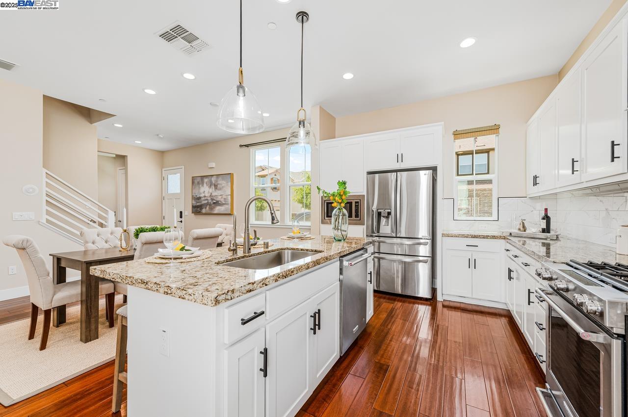 Detail Gallery Image 8 of 41 For 4069 Chalk Hill Way, Dublin,  CA 94568 - 3 Beds | 2/1 Baths