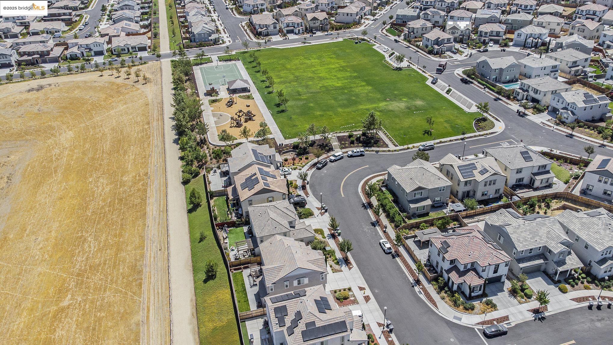 Detail Gallery Image 27 of 33 For 6476 Dan Havicus Dr, Tracy,  CA 95377 - 4 Beds | 3 Baths