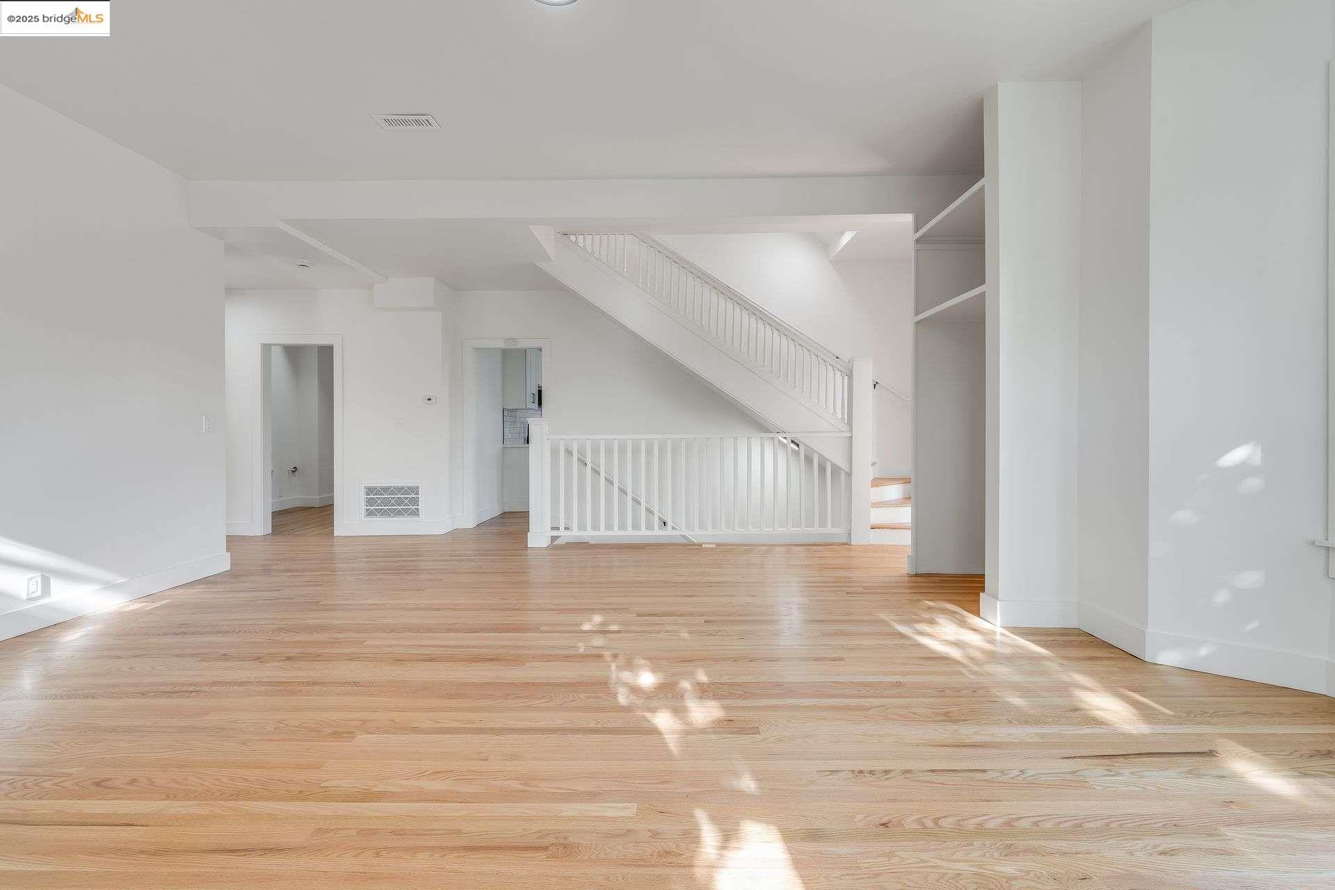 Detail Gallery Image 2 of 14 For 1238 12th St, Oakland,  CA 94607 - 8 Beds | 3 Baths