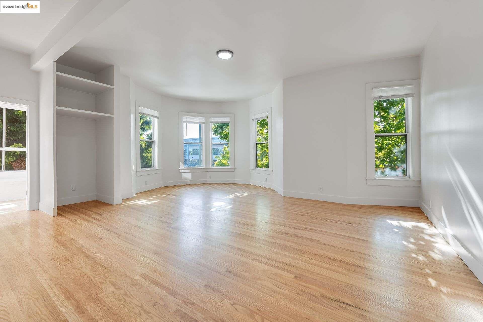 Detail Gallery Image 3 of 14 For 1238 12th St, Oakland,  CA 94607 - 8 Beds | 3 Baths