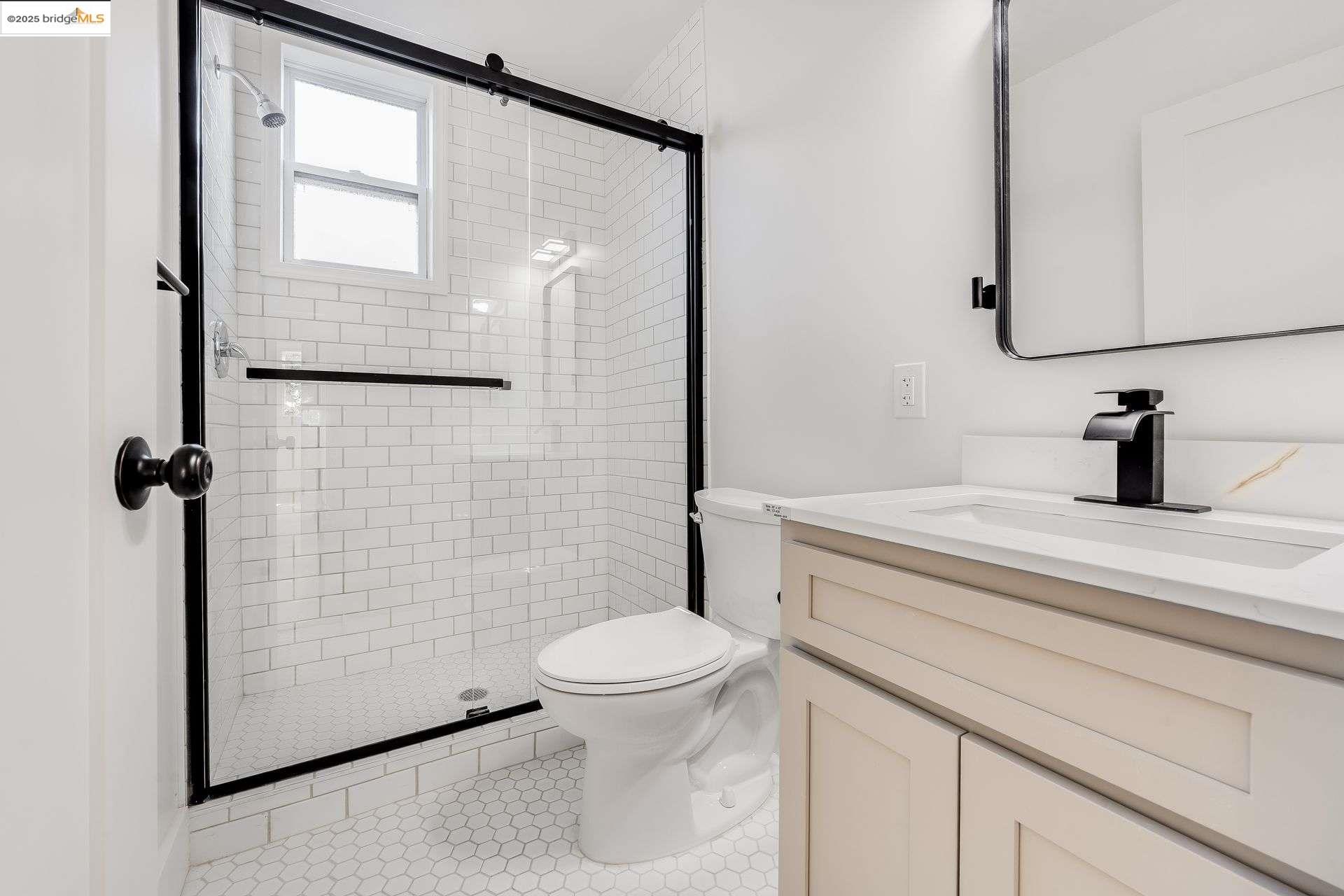 Detail Gallery Image 6 of 14 For 1238 12th St, Oakland,  CA 94607 - 8 Beds | 3 Baths