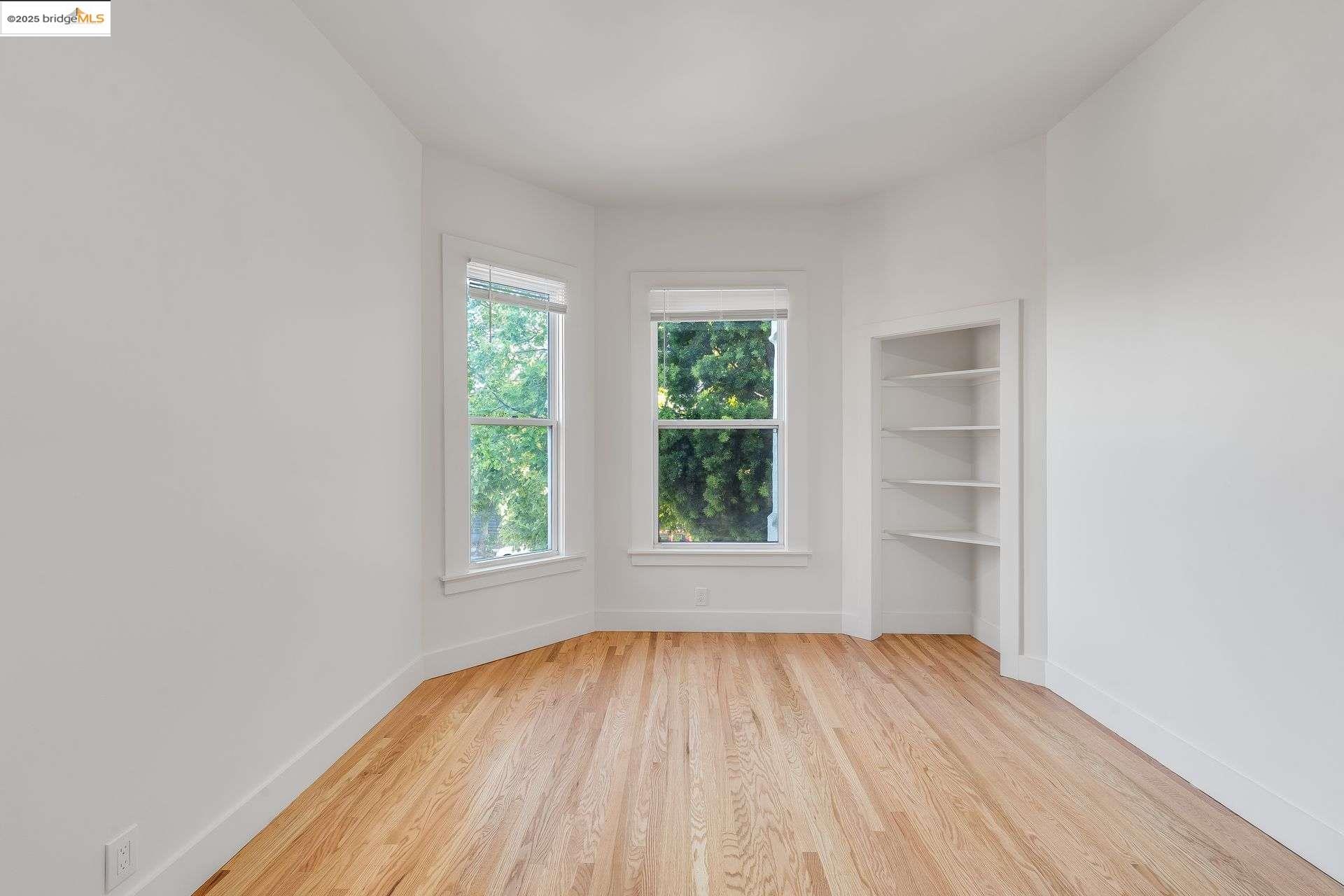 Detail Gallery Image 7 of 14 For 1238 12th St, Oakland,  CA 94607 - 8 Beds | 3 Baths