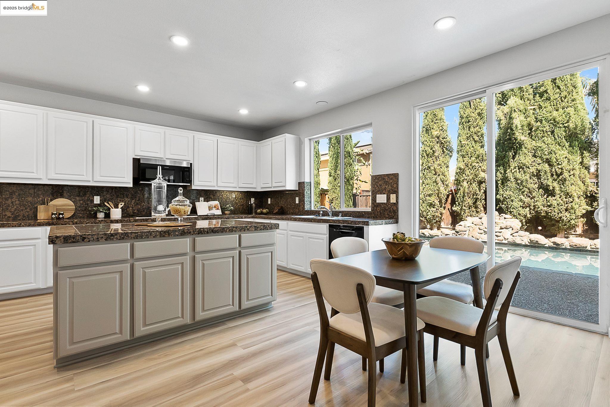 Detail Gallery Image 12 of 36 For 302 Mondavi Ln, Brentwood,  CA 94513 - 5 Beds | 3 Baths