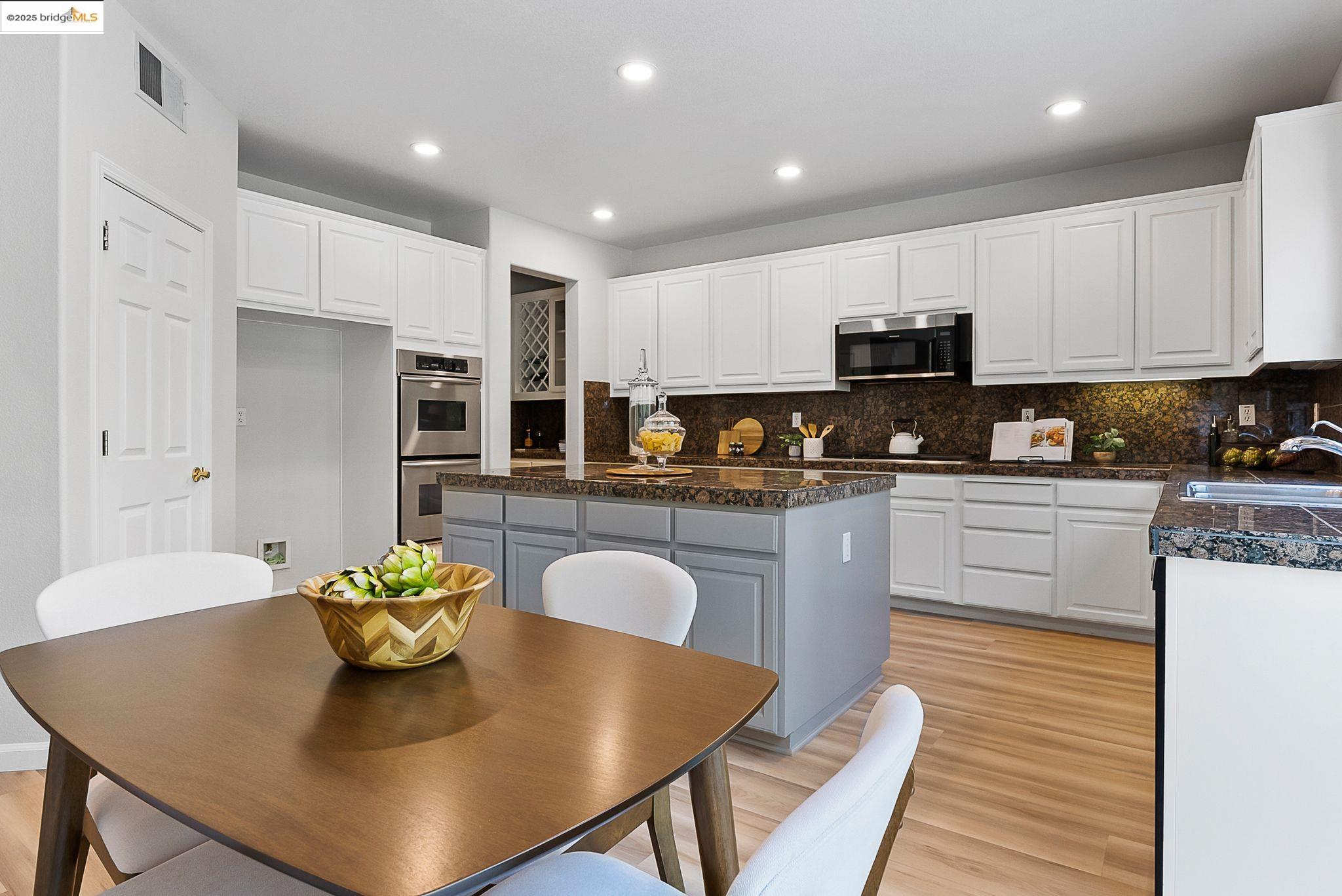 Detail Gallery Image 13 of 36 For 302 Mondavi Ln, Brentwood,  CA 94513 - 5 Beds | 3 Baths
