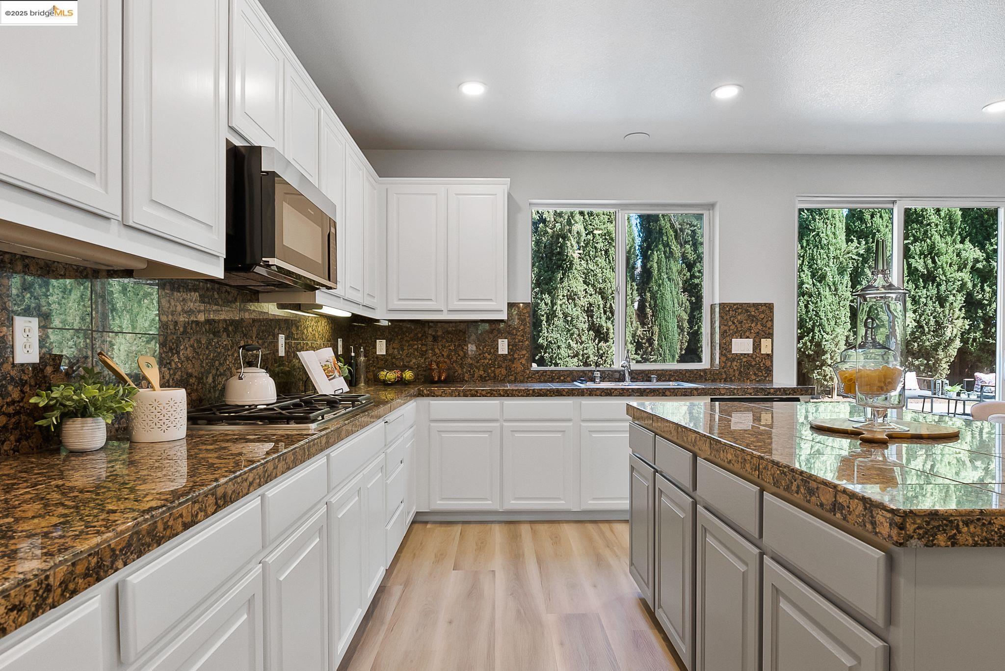 Detail Gallery Image 16 of 36 For 302 Mondavi Ln, Brentwood,  CA 94513 - 5 Beds | 3 Baths