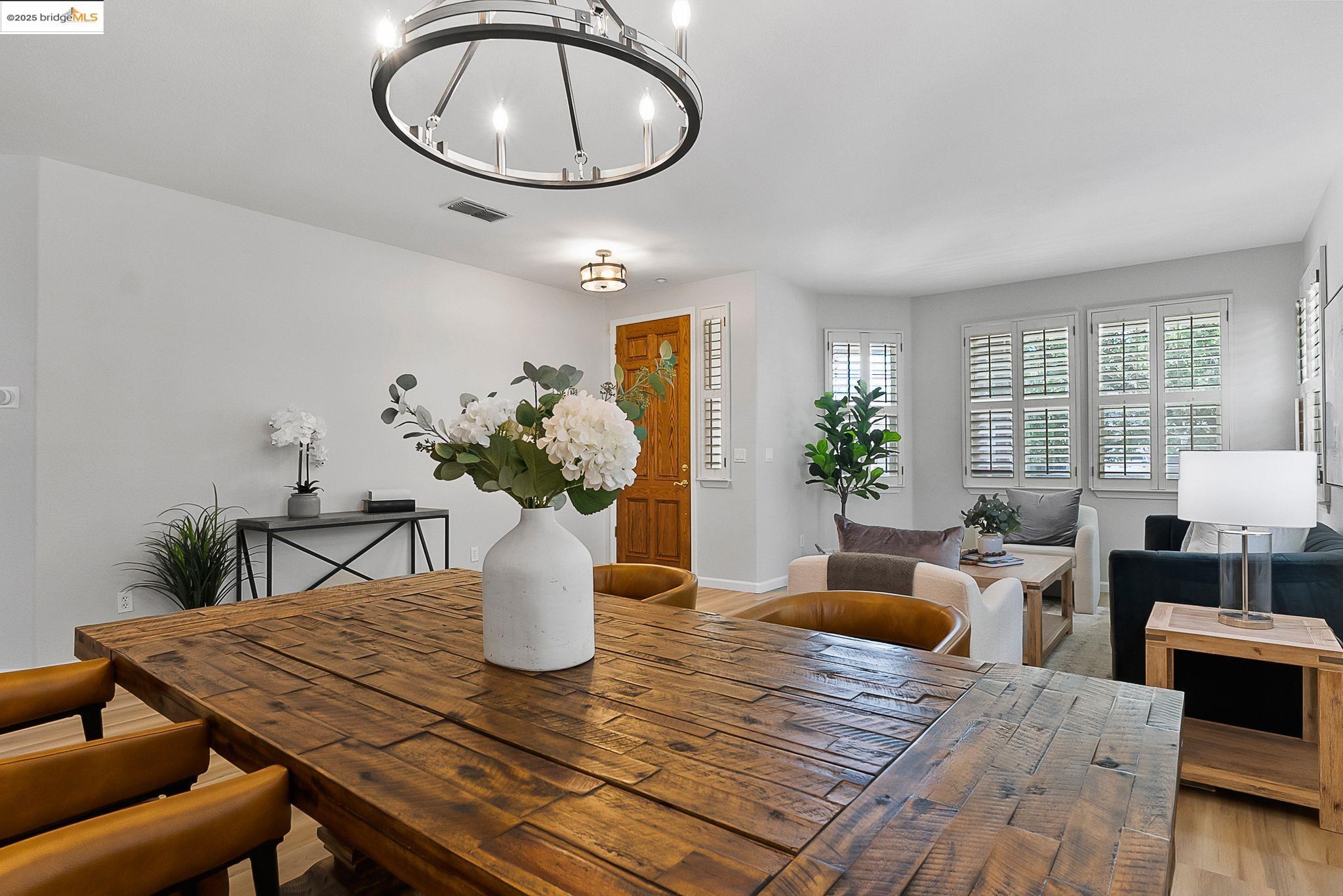 Detail Gallery Image 7 of 36 For 302 Mondavi Ln, Brentwood,  CA 94513 - 5 Beds | 3 Baths