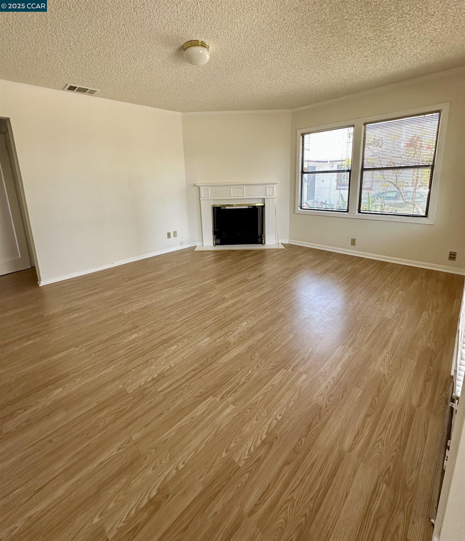 Detail Gallery Image 2 of 21 For 2062 Washington Ave, San Leandro,  CA 94577 - – Beds | – Baths