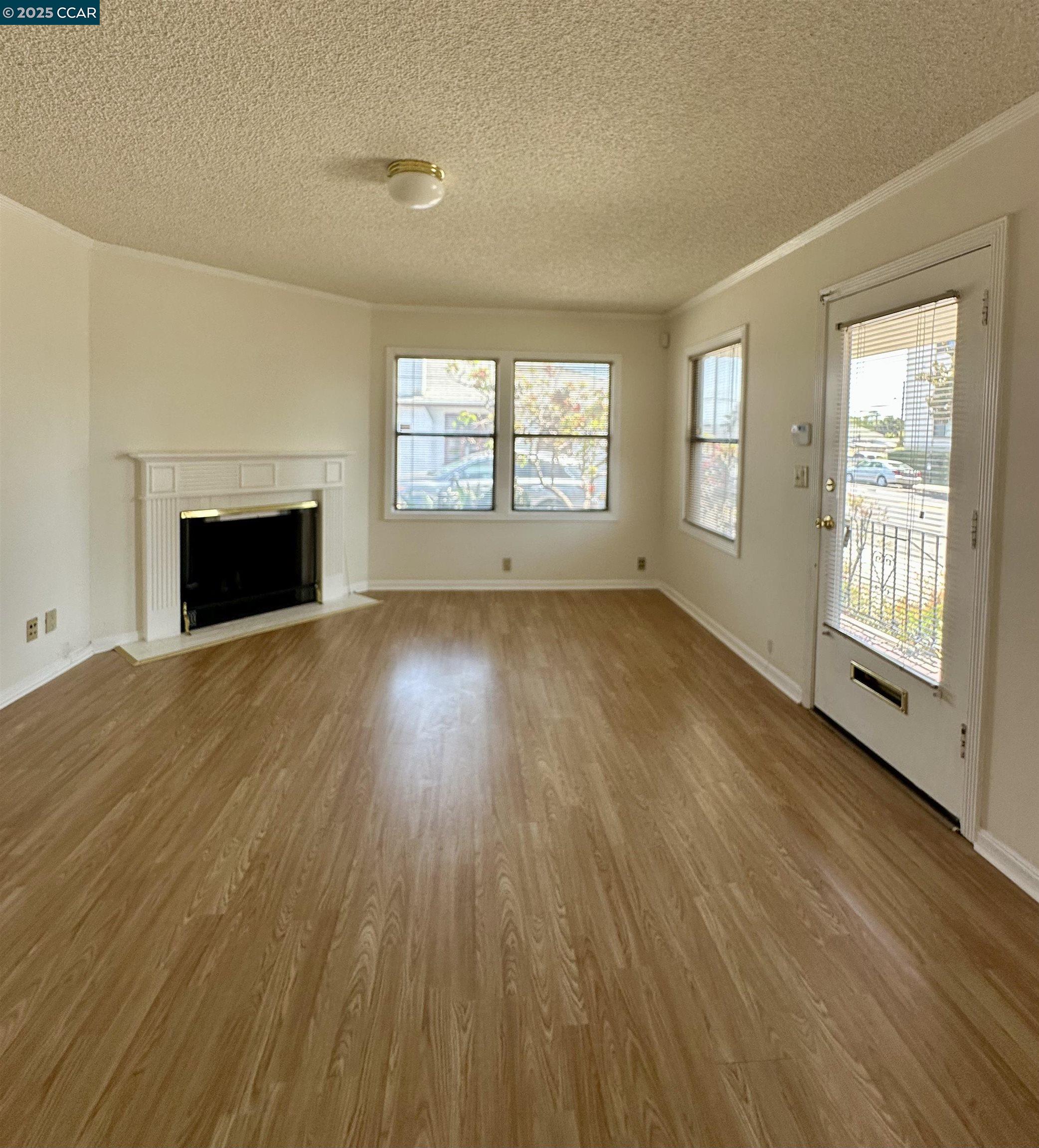 Detail Gallery Image 4 of 21 For 2062 Washington Ave, San Leandro,  CA 94577 - – Beds | – Baths