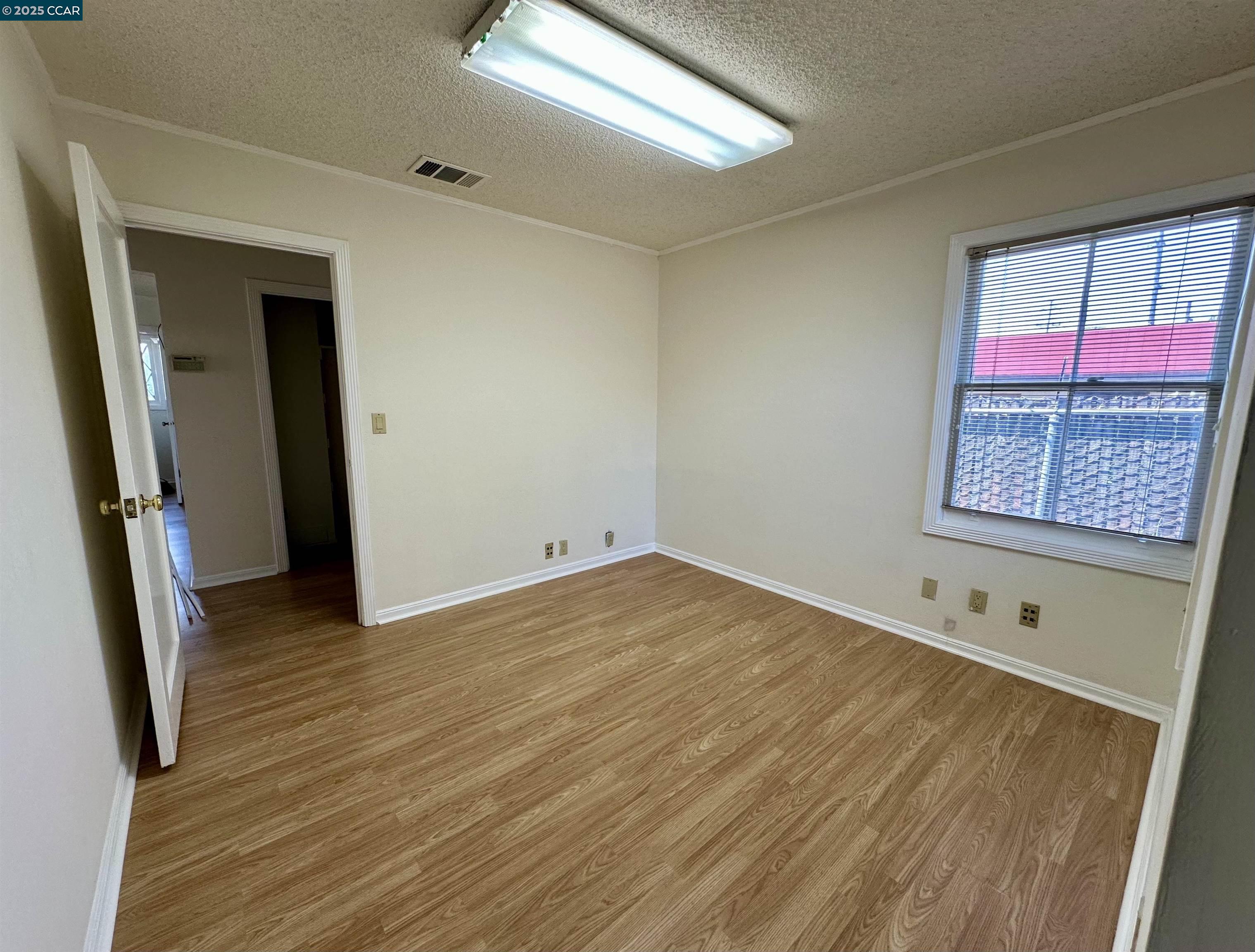 Detail Gallery Image 10 of 21 For 2062 Washington Ave, San Leandro,  CA 94577 - – Beds | – Baths