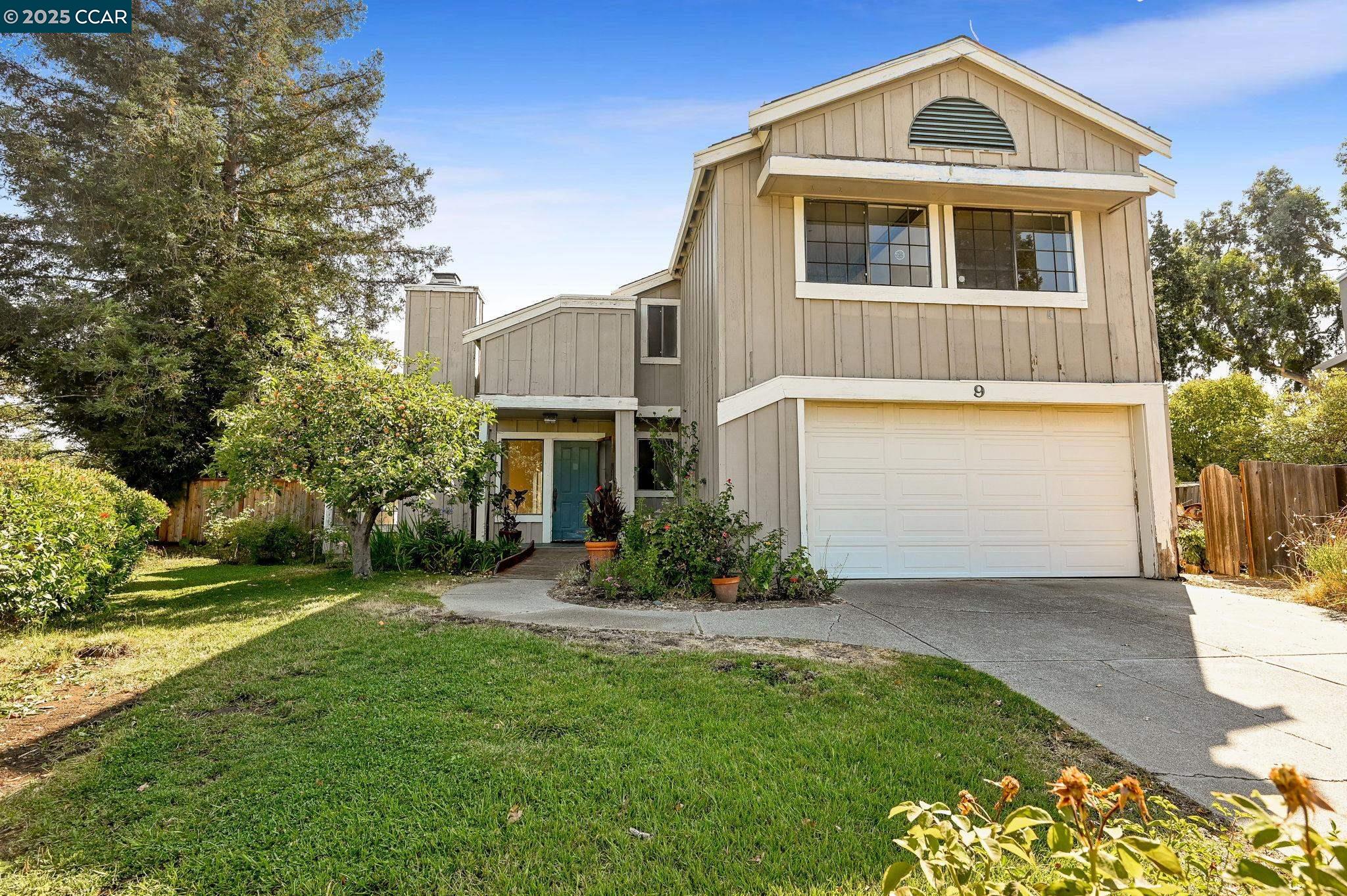 Detail Gallery Image 2 of 32 For 9 Lone Oak Ct, Pleasant Hill,  CA 94523 - 4 Beds | 2/1 Baths