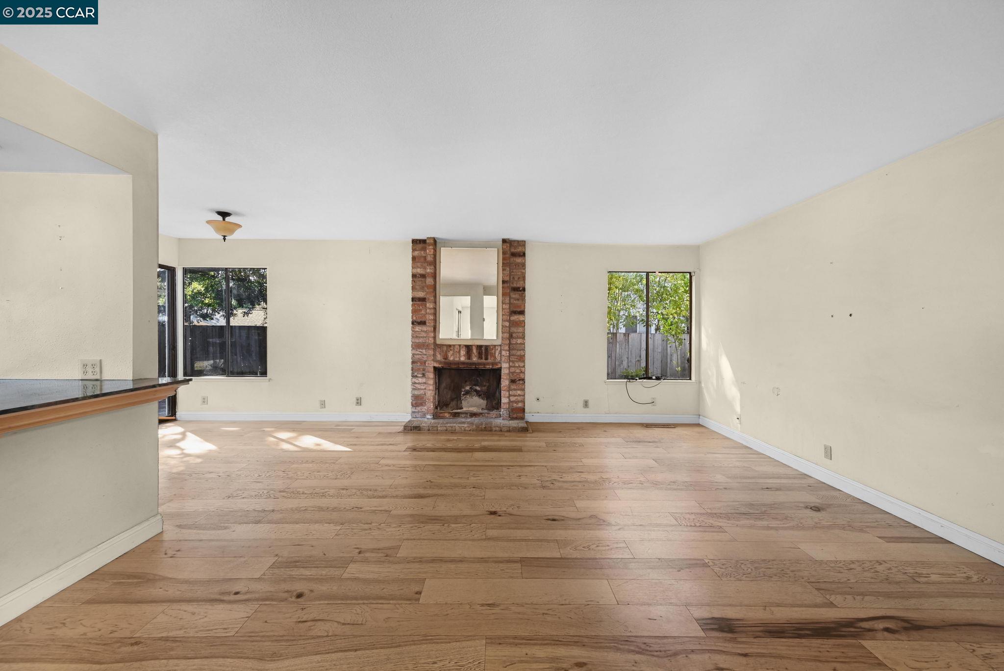 Detail Gallery Image 12 of 32 For 9 Lone Oak Ct, Pleasant Hill,  CA 94523 - 4 Beds | 2/1 Baths