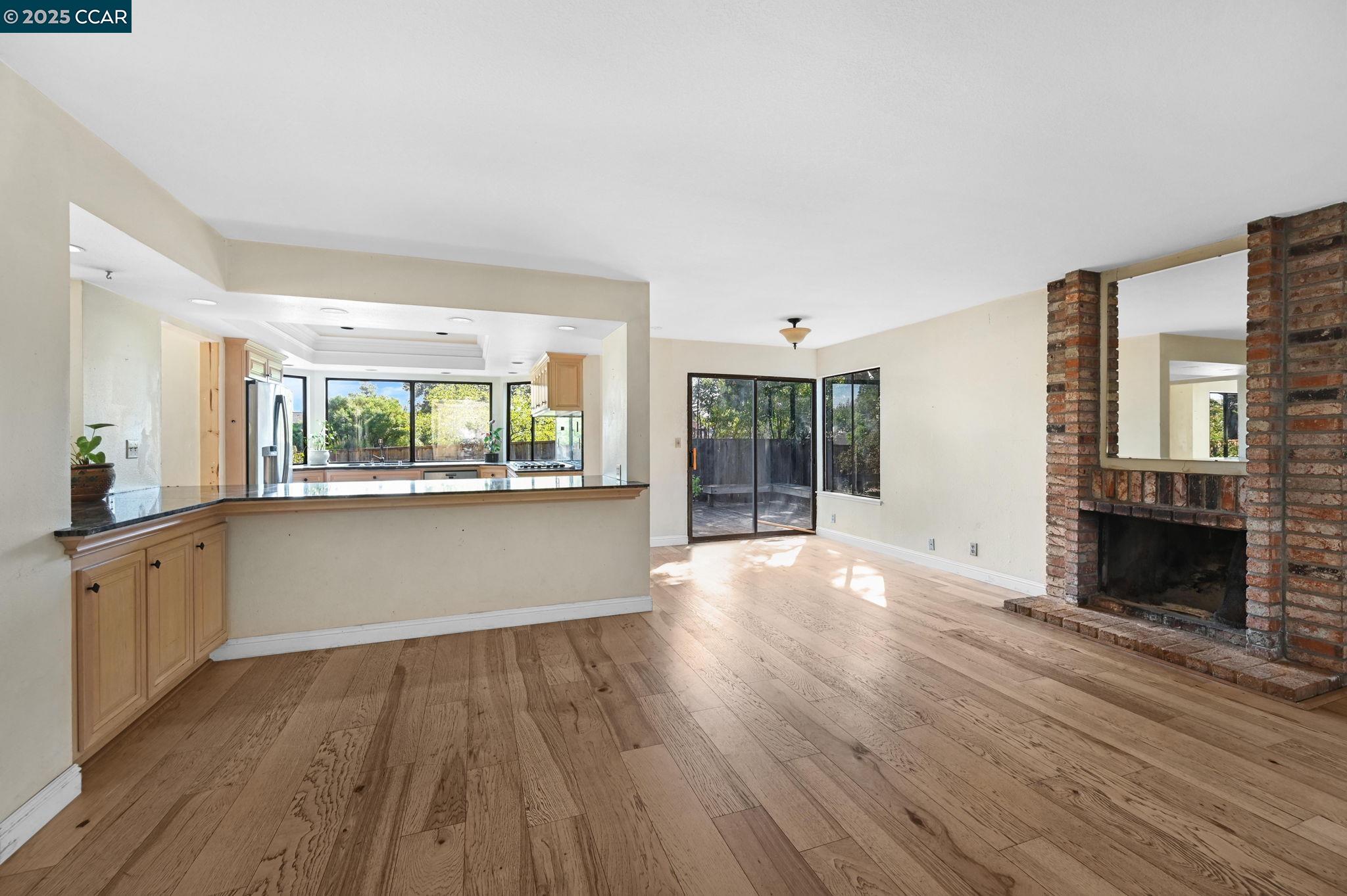 Detail Gallery Image 13 of 32 For 9 Lone Oak Ct, Pleasant Hill,  CA 94523 - 4 Beds | 2/1 Baths