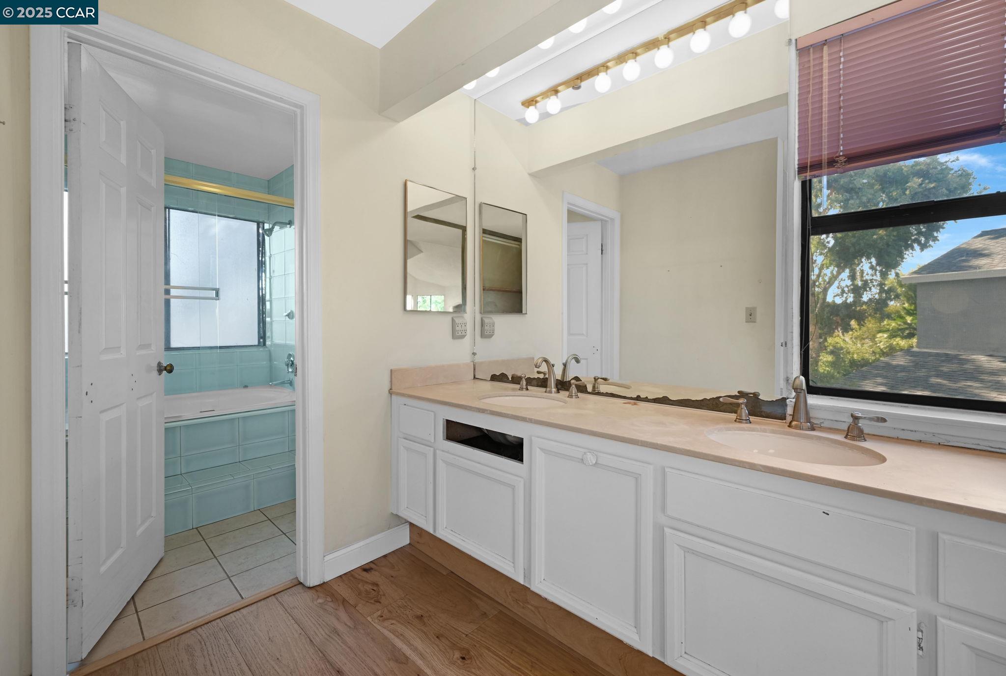 Detail Gallery Image 17 of 32 For 9 Lone Oak Ct, Pleasant Hill,  CA 94523 - 4 Beds | 2/1 Baths