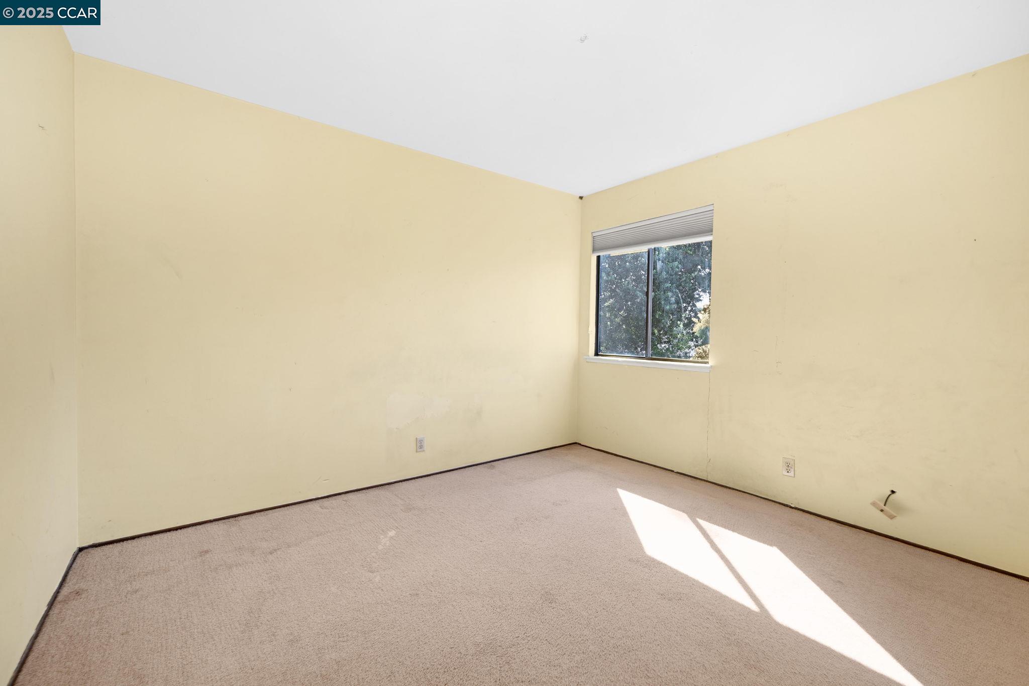 Detail Gallery Image 18 of 32 For 9 Lone Oak Ct, Pleasant Hill,  CA 94523 - 4 Beds | 2/1 Baths