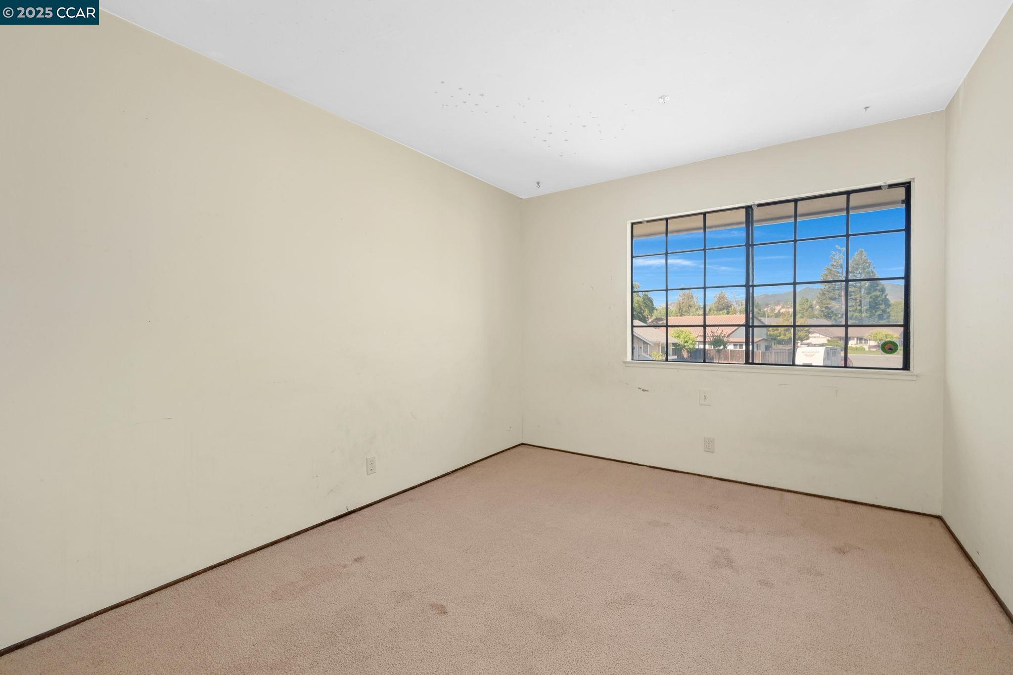 Detail Gallery Image 20 of 32 For 9 Lone Oak Ct, Pleasant Hill,  CA 94523 - 4 Beds | 2/1 Baths