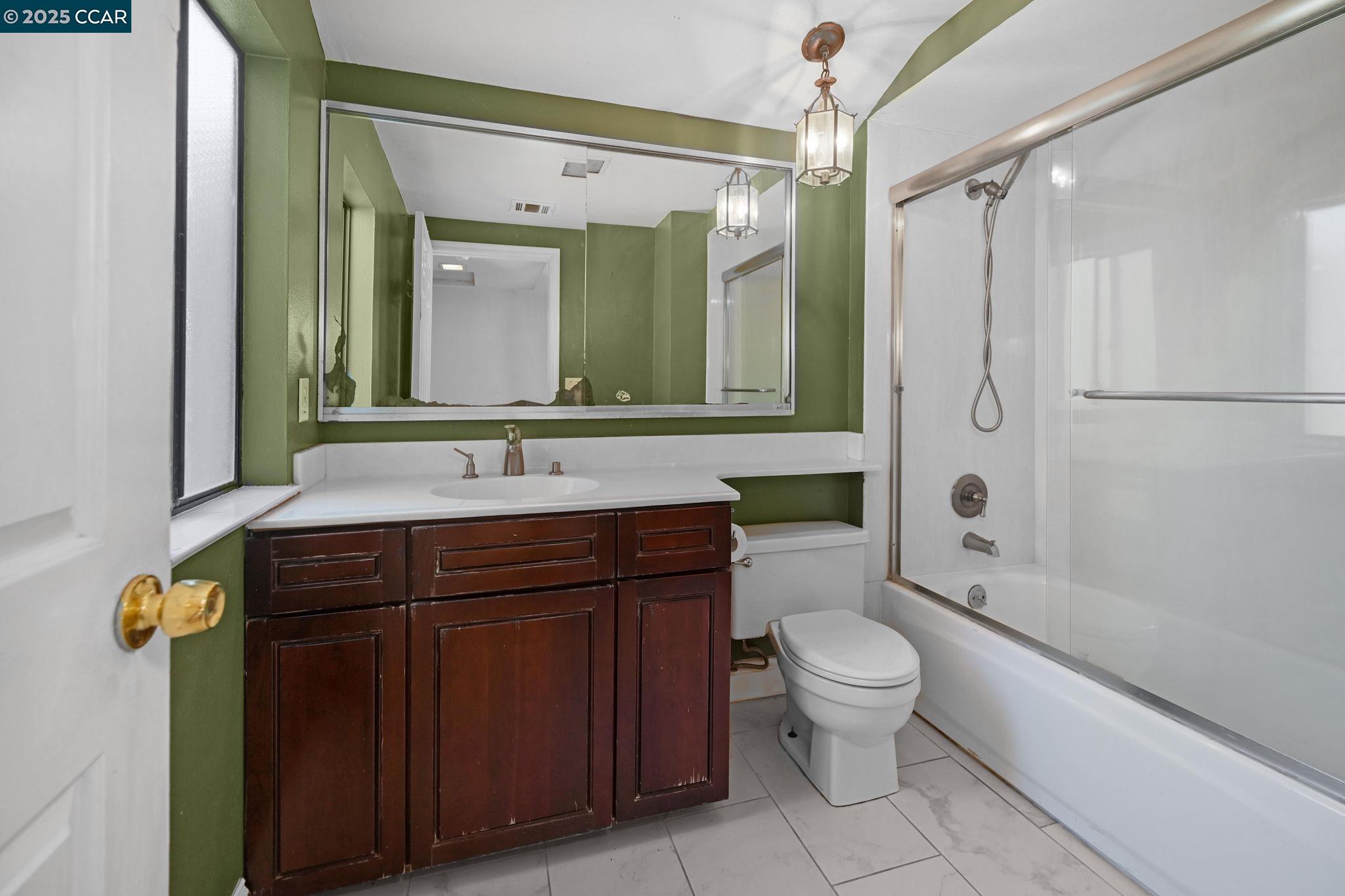 Detail Gallery Image 21 of 32 For 9 Lone Oak Ct, Pleasant Hill,  CA 94523 - 4 Beds | 2/1 Baths
