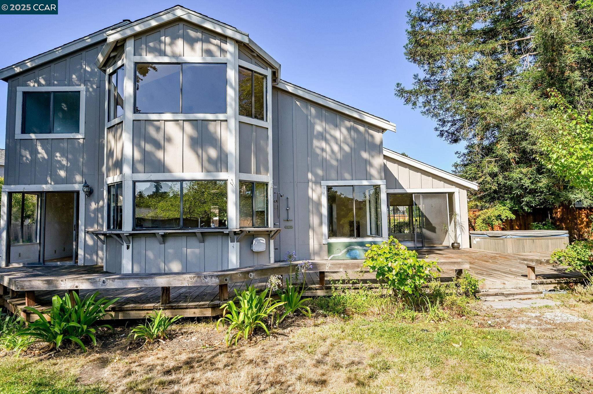 Detail Gallery Image 28 of 32 For 9 Lone Oak Ct, Pleasant Hill,  CA 94523 - 4 Beds | 2/1 Baths