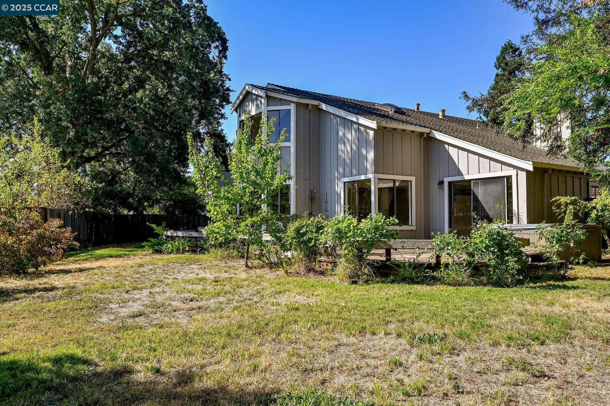 Detail Gallery Image 30 of 32 For 9 Lone Oak Ct, Pleasant Hill,  CA 94523 - 4 Beds | 2/1 Baths