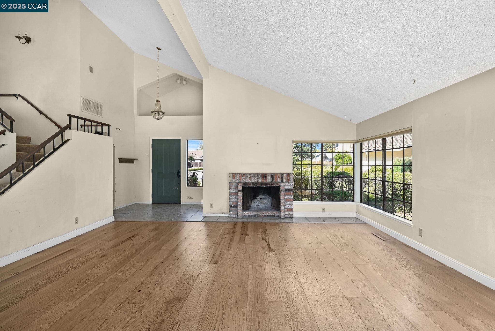 Detail Gallery Image 5 of 32 For 9 Lone Oak Ct, Pleasant Hill,  CA 94523 - 4 Beds | 2/1 Baths