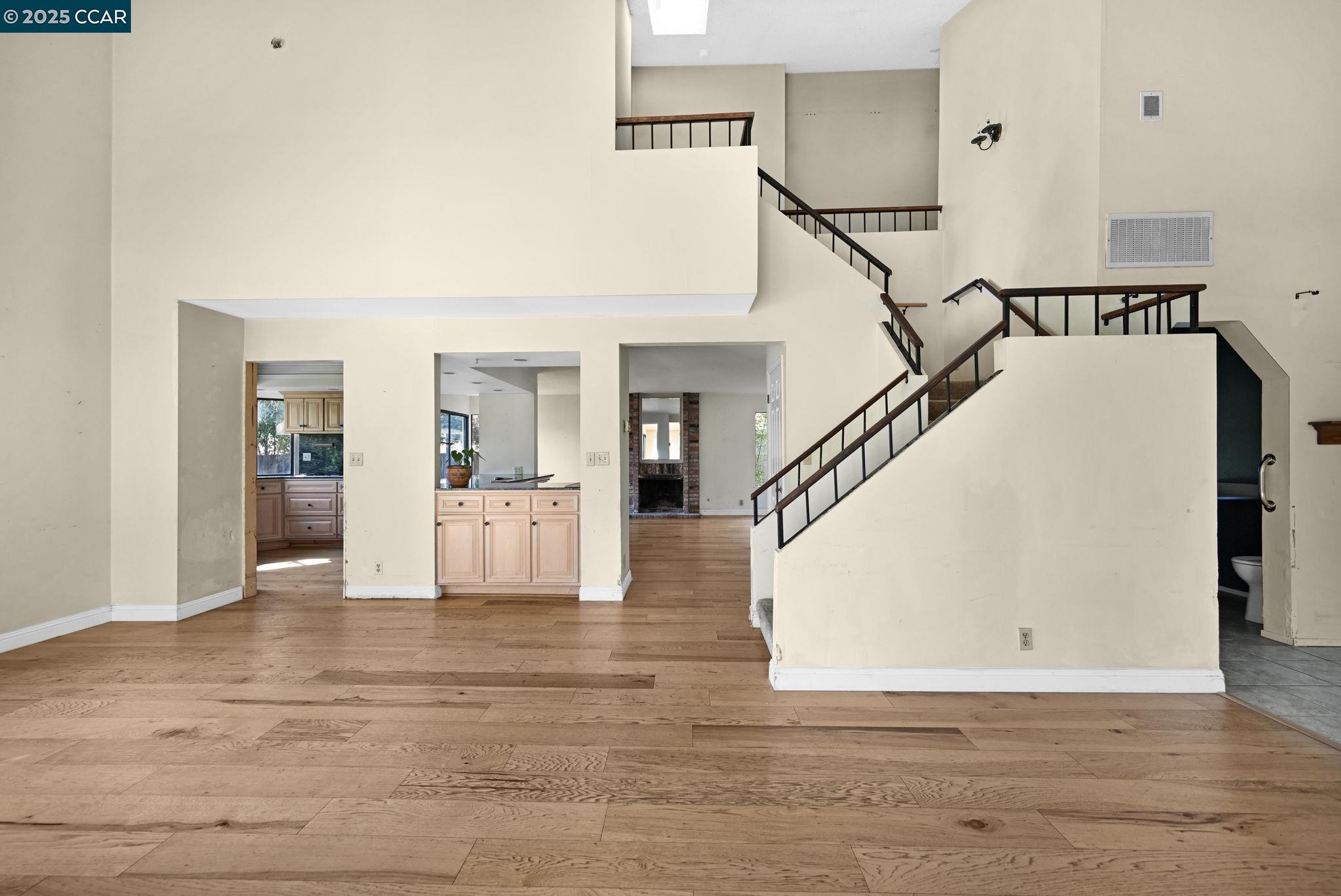 Detail Gallery Image 8 of 32 For 9 Lone Oak Ct, Pleasant Hill,  CA 94523 - 4 Beds | 2/1 Baths