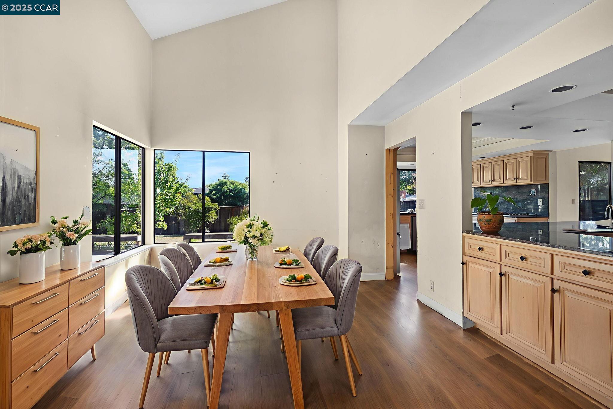 Detail Gallery Image 9 of 32 For 9 Lone Oak Ct, Pleasant Hill,  CA 94523 - 4 Beds | 2/1 Baths