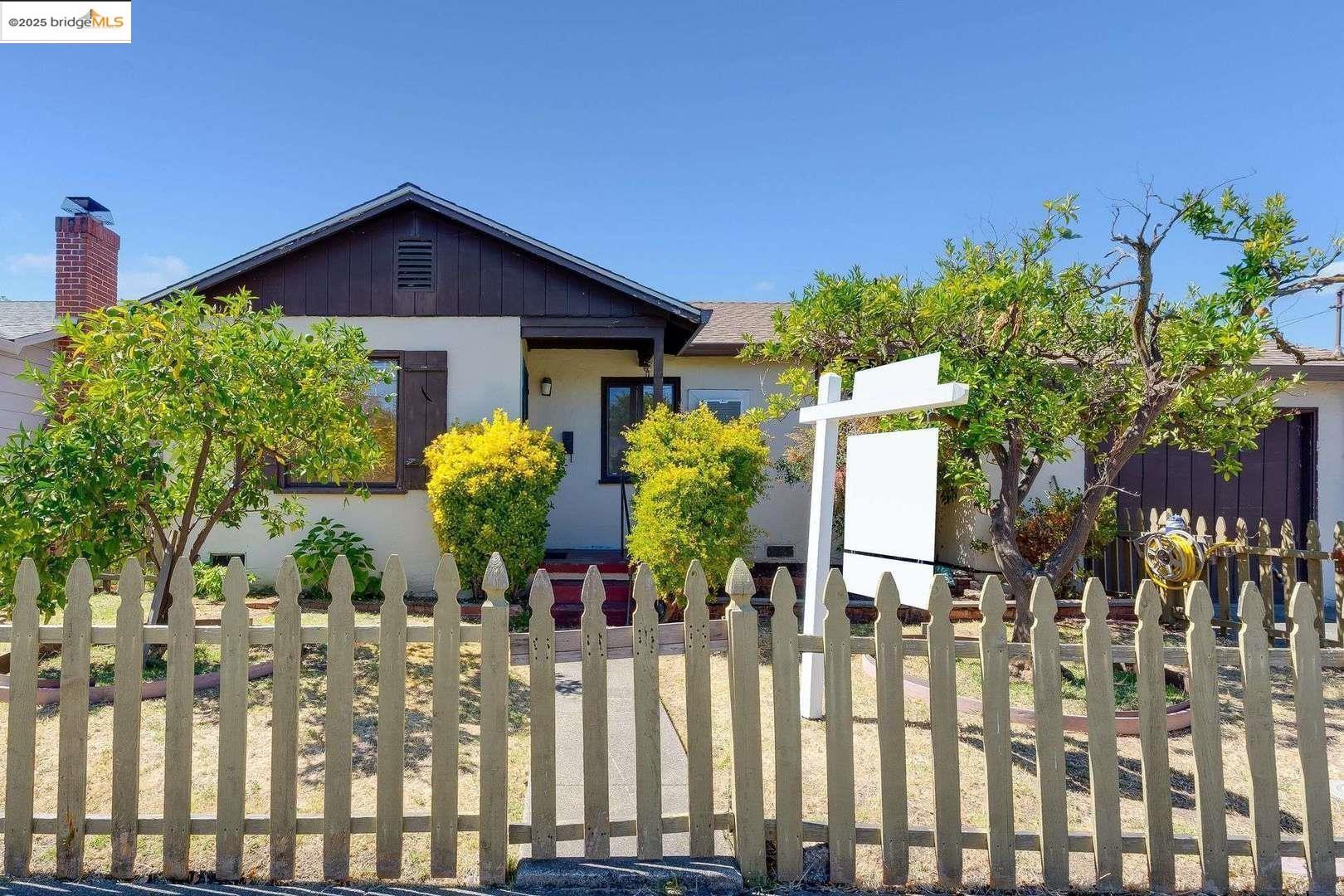 Detail Gallery Image 2 of 33 For 2840 Mount Diablo St, Concord,  CA 94518 - 2 Beds | 1 Baths