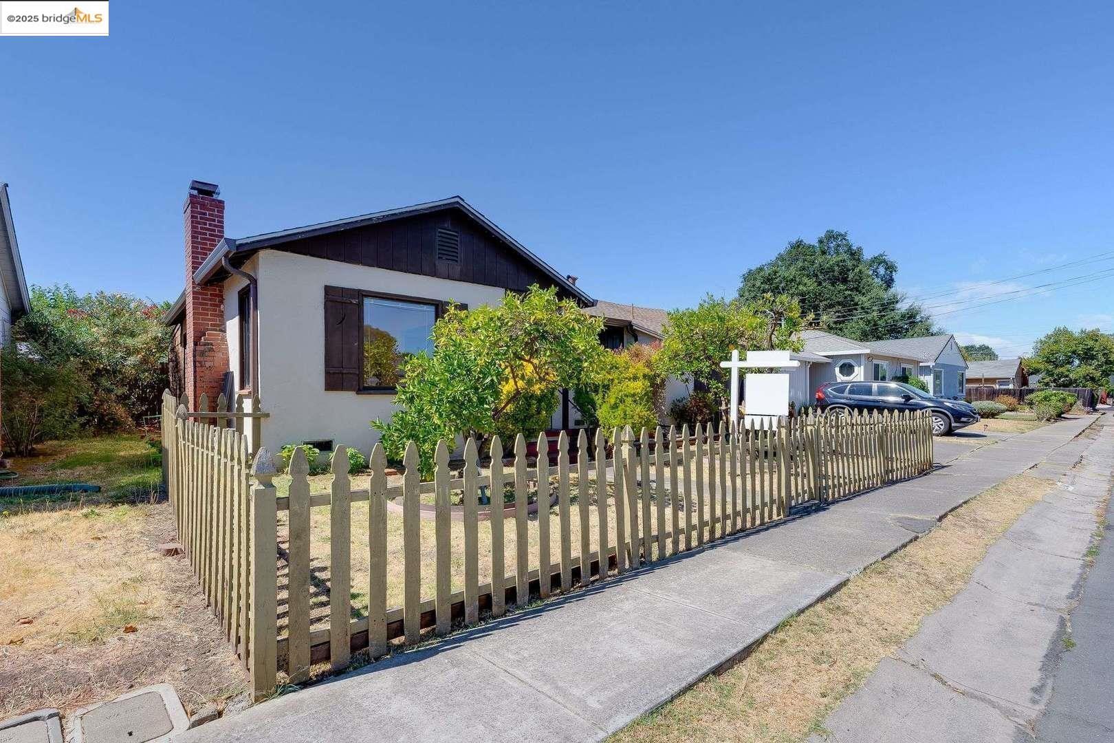 Detail Gallery Image 3 of 33 For 2840 Mount Diablo St, Concord,  CA 94518 - 2 Beds | 1 Baths