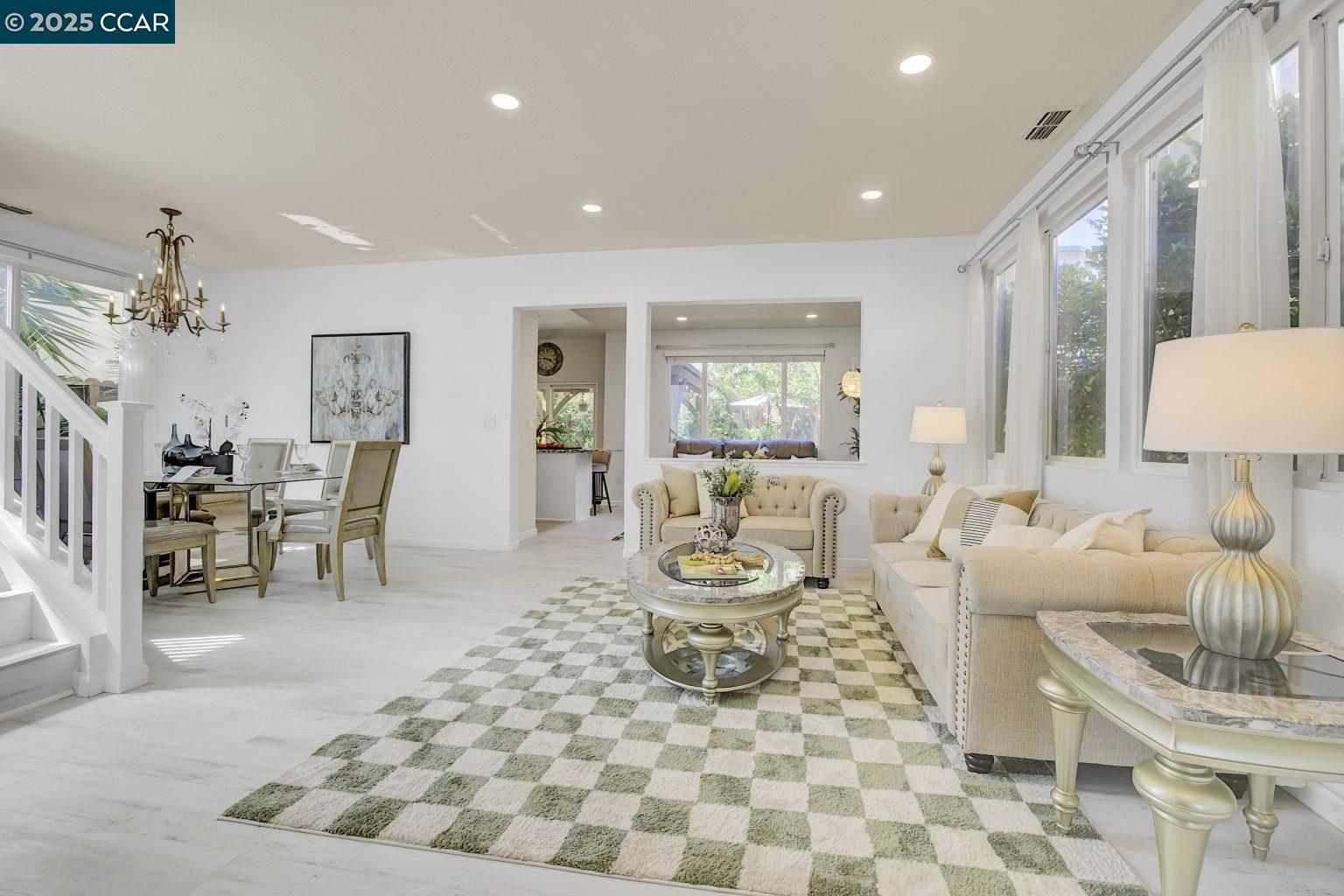 Detail Gallery Image 2 of 28 For 318 Bentley Ct, Pacheco,  CA 94553 - 4 Beds | 2/1 Baths