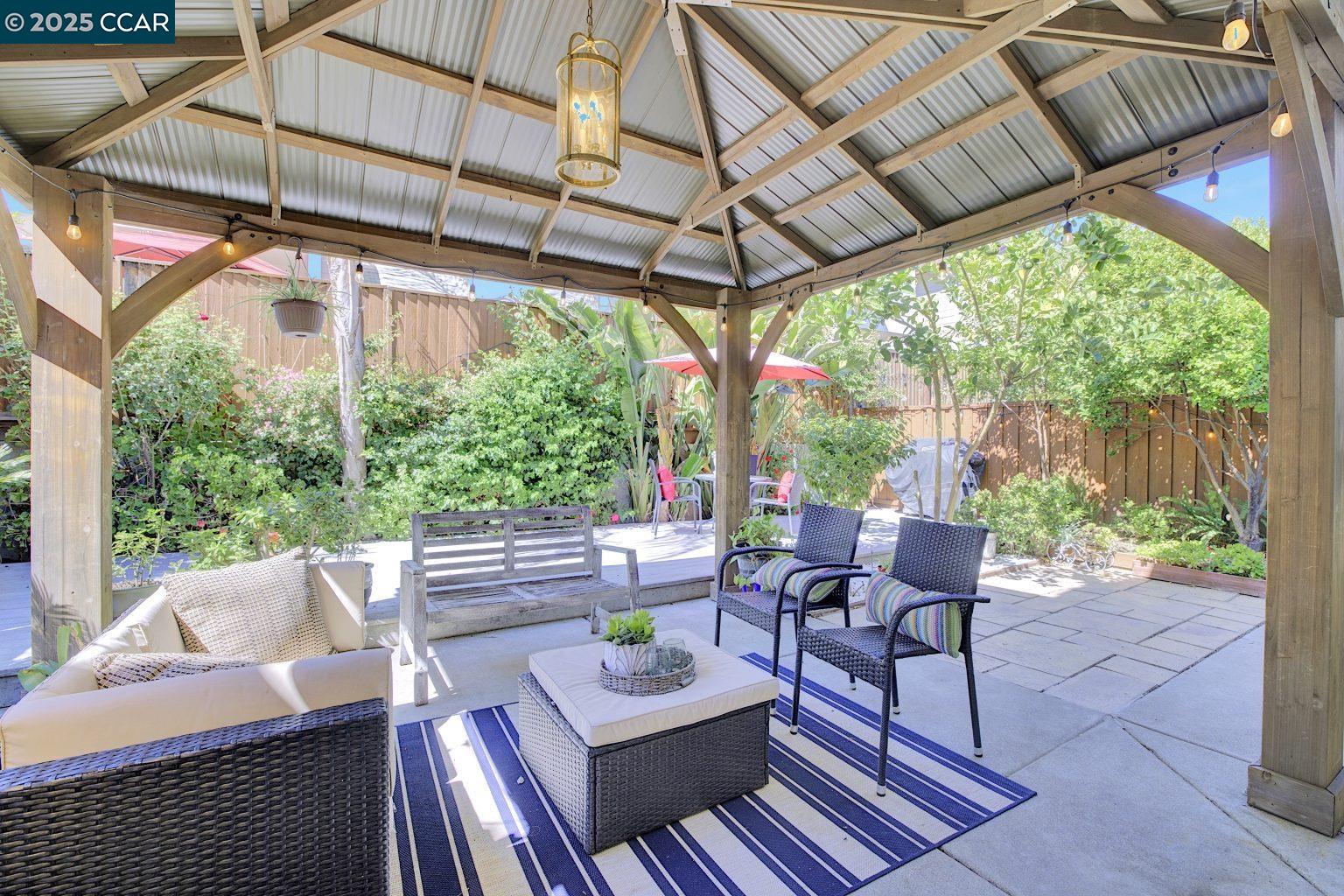 Detail Gallery Image 12 of 28 For 318 Bentley Ct, Pacheco,  CA 94553 - 4 Beds | 2/1 Baths