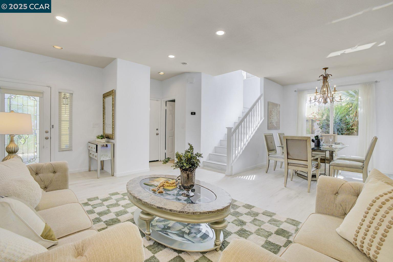 Detail Gallery Image 3 of 28 For 318 Bentley Ct, Pacheco,  CA 94553 - 4 Beds | 2/1 Baths