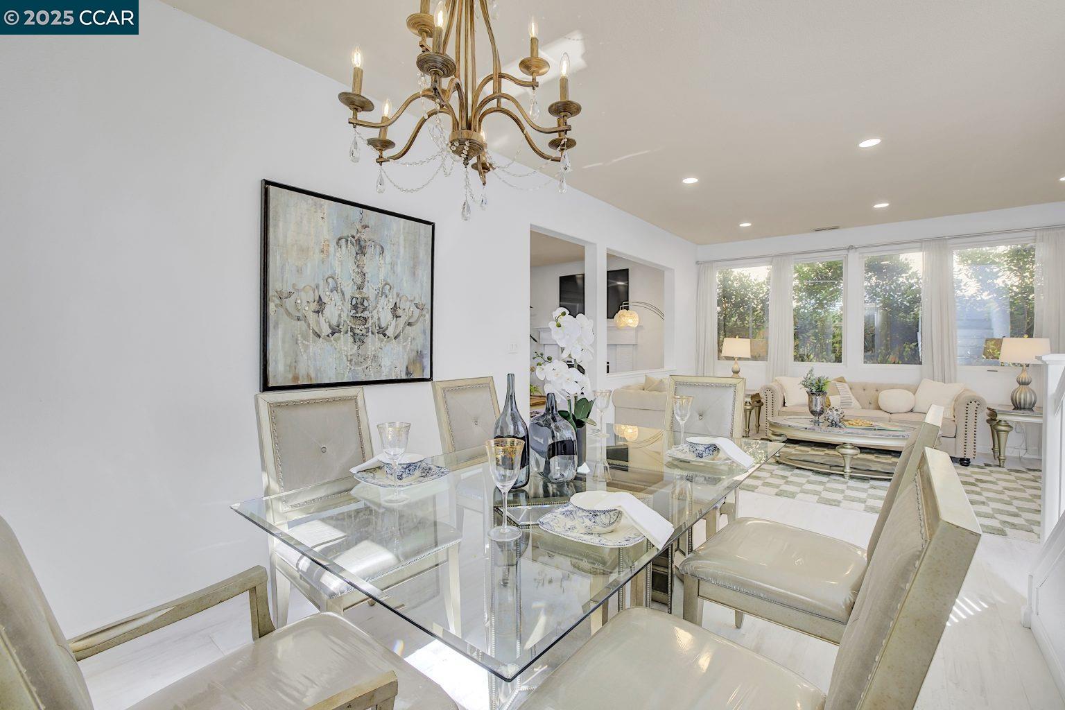 Detail Gallery Image 5 of 28 For 318 Bentley Ct, Pacheco,  CA 94553 - 4 Beds | 2/1 Baths